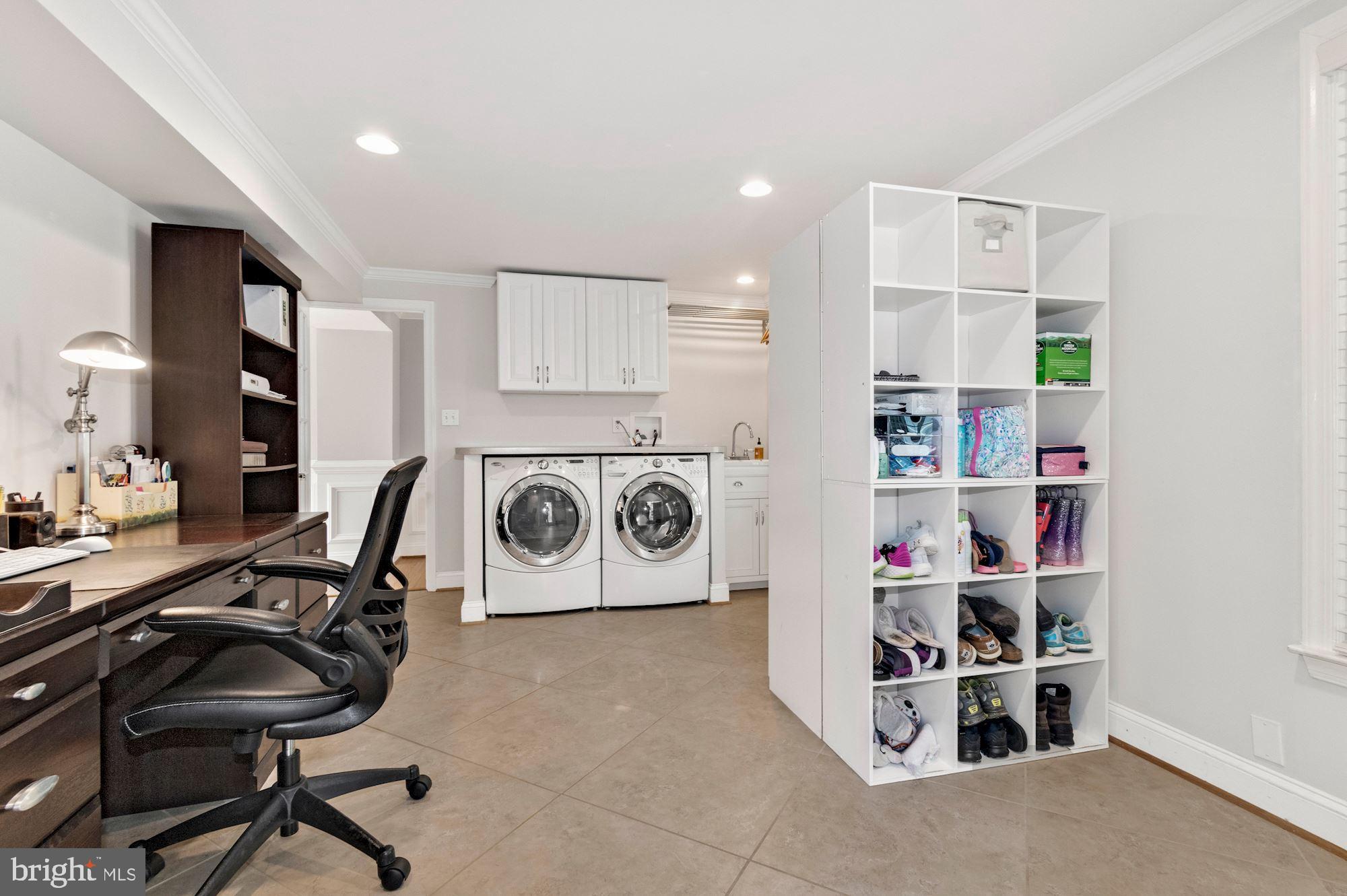 MONTGOMERY SQUARE - Residential Lease