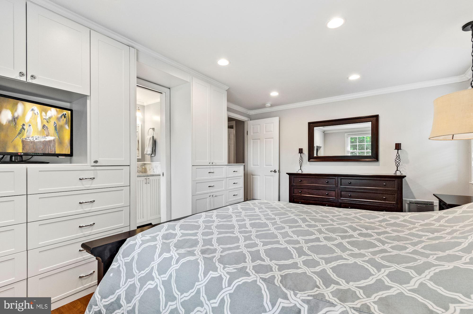 MONTGOMERY SQUARE - Residential Lease