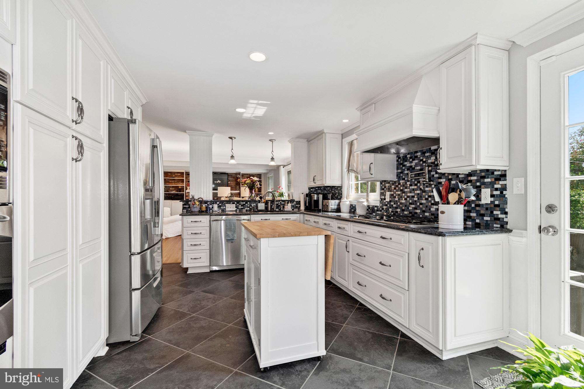 MONTGOMERY SQUARE - Residential Lease