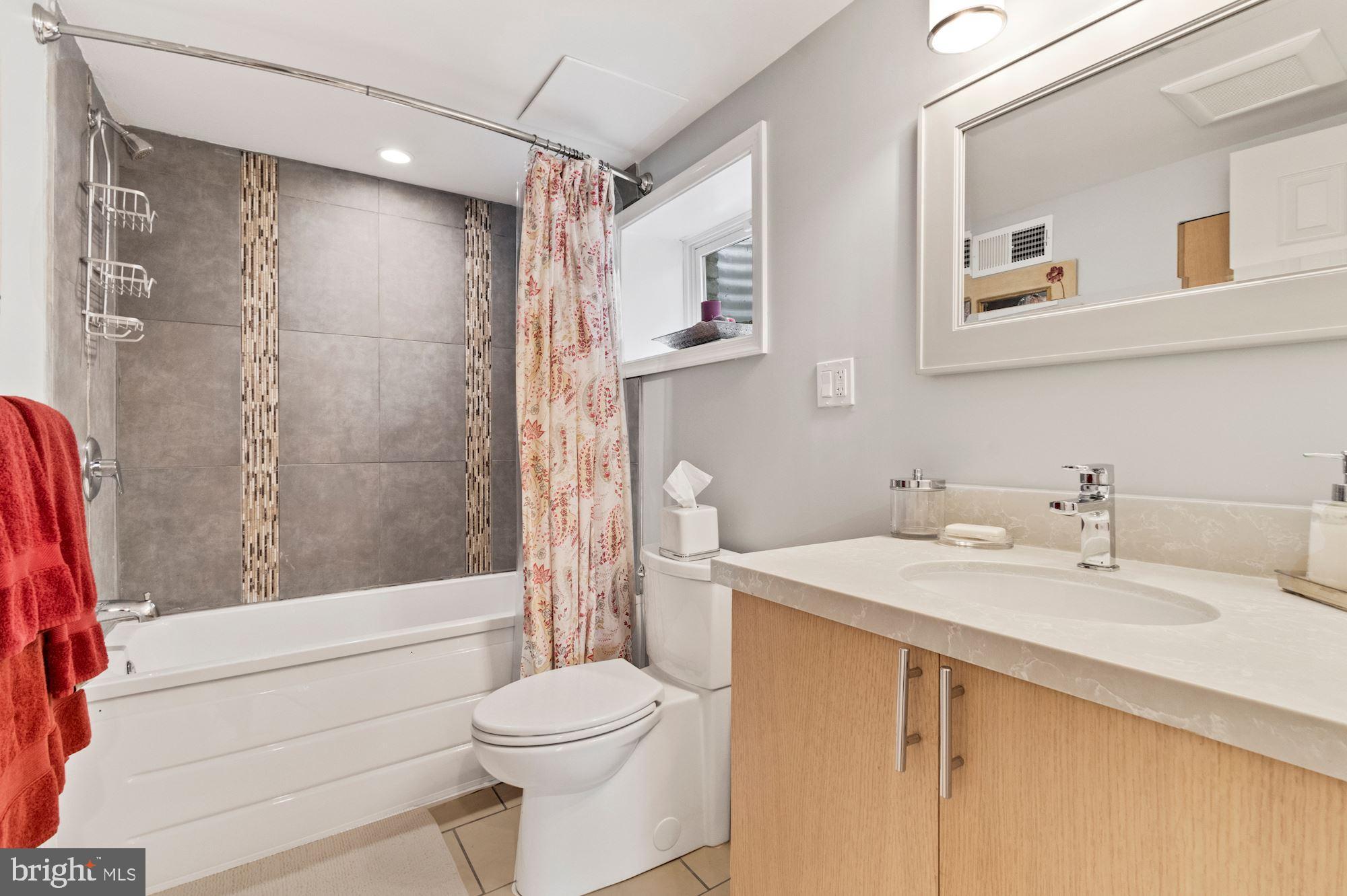 MONTGOMERY SQUARE - Residential Lease