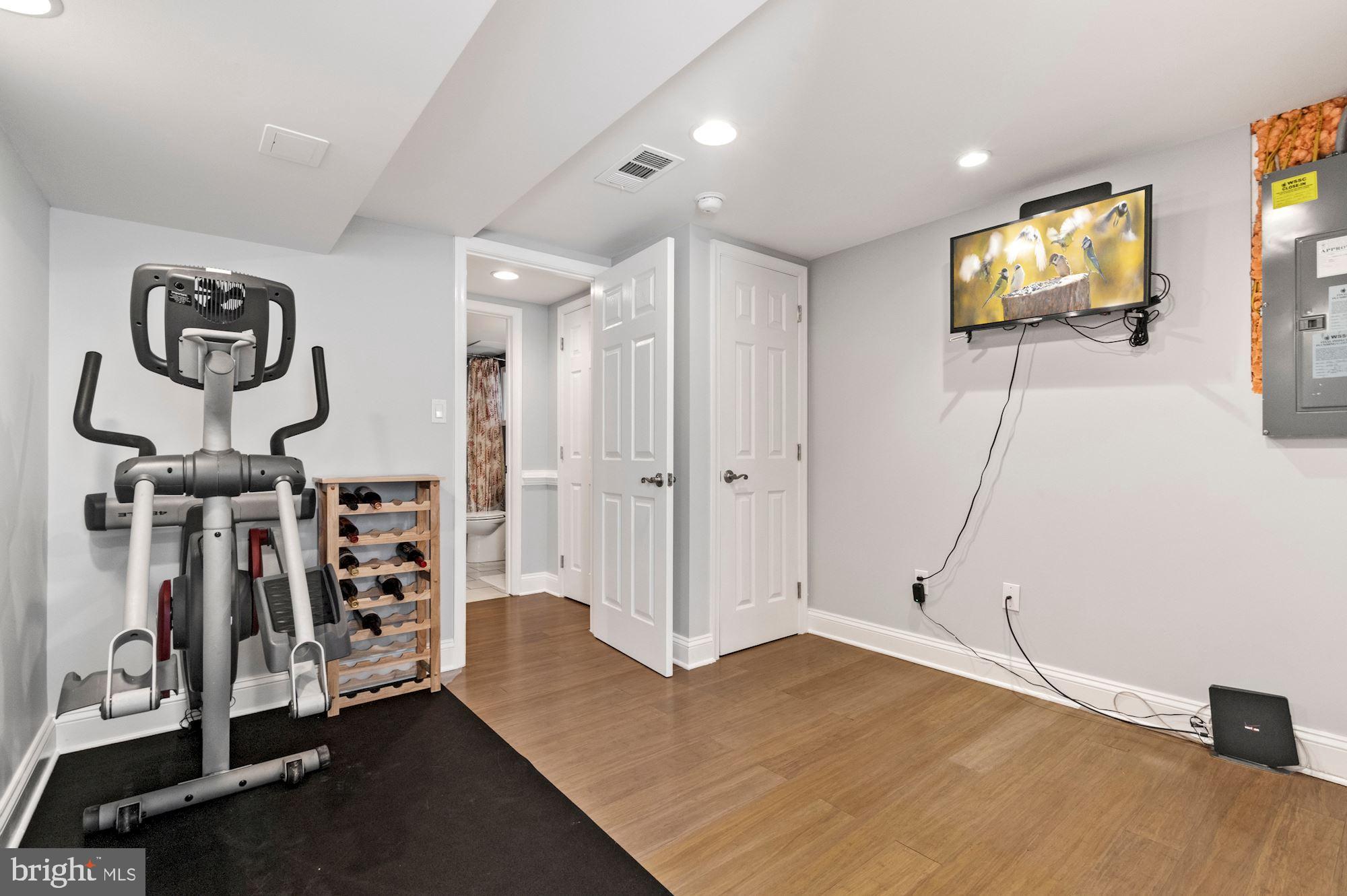 MONTGOMERY SQUARE - Residential Lease