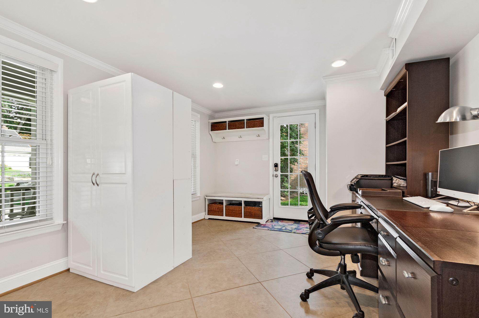 MONTGOMERY SQUARE - Residential Lease