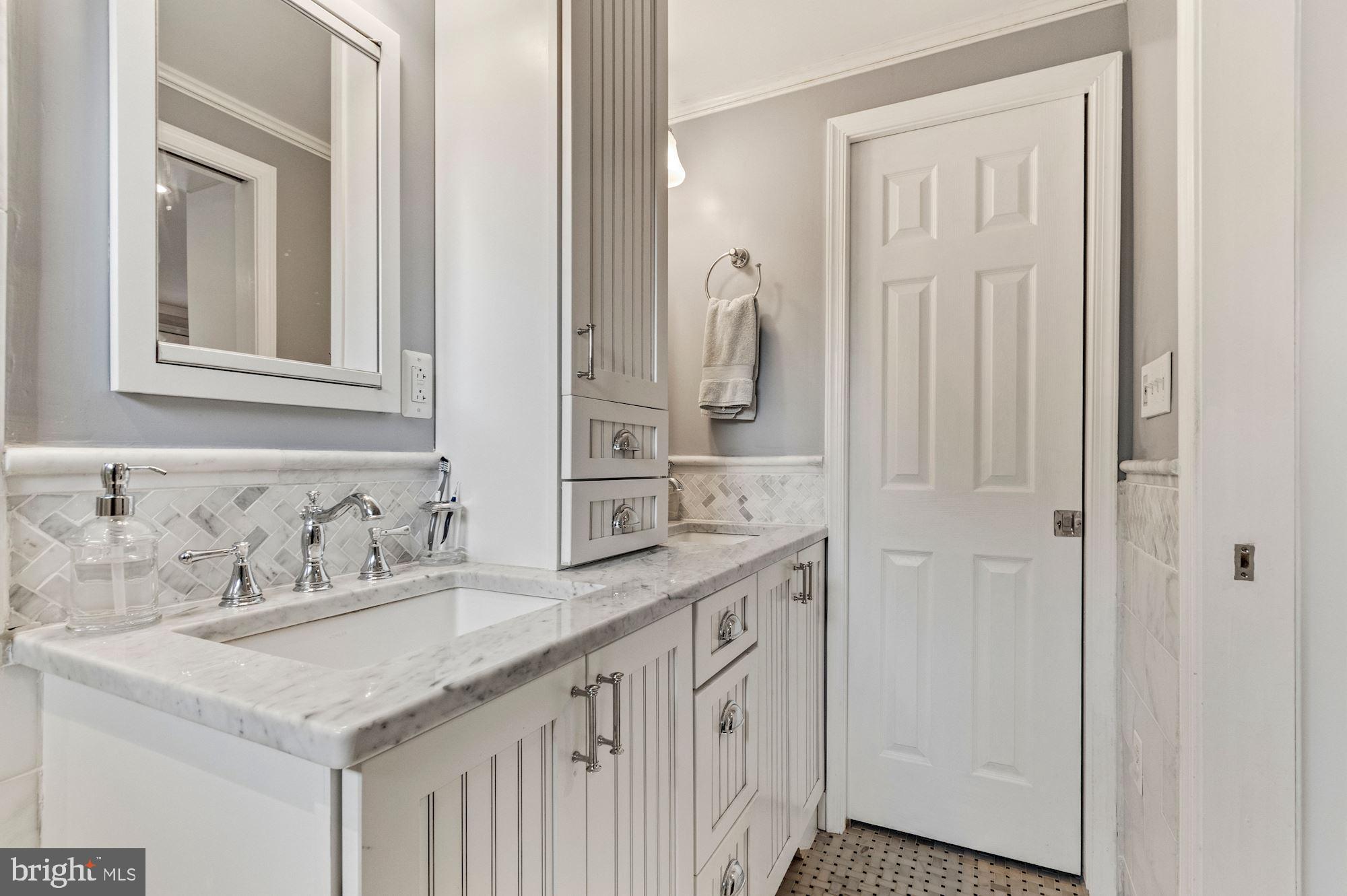 MONTGOMERY SQUARE - Residential Lease