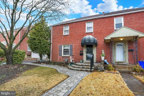Townhouse For Sale - 2980 Croyden Road<br/> HARRISBURG, PA 17104