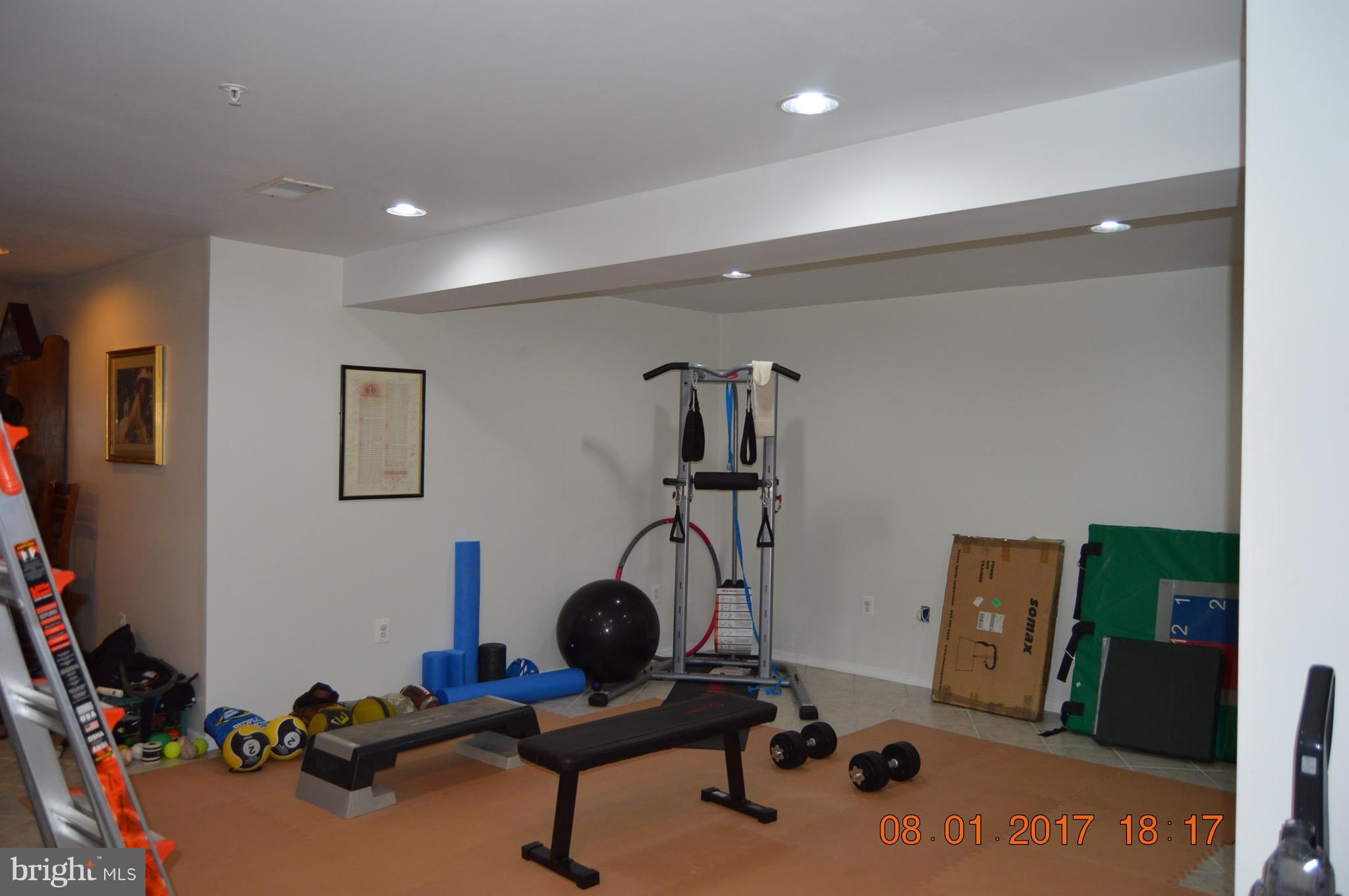 CROSS CREEK CLUB - Residential Lease