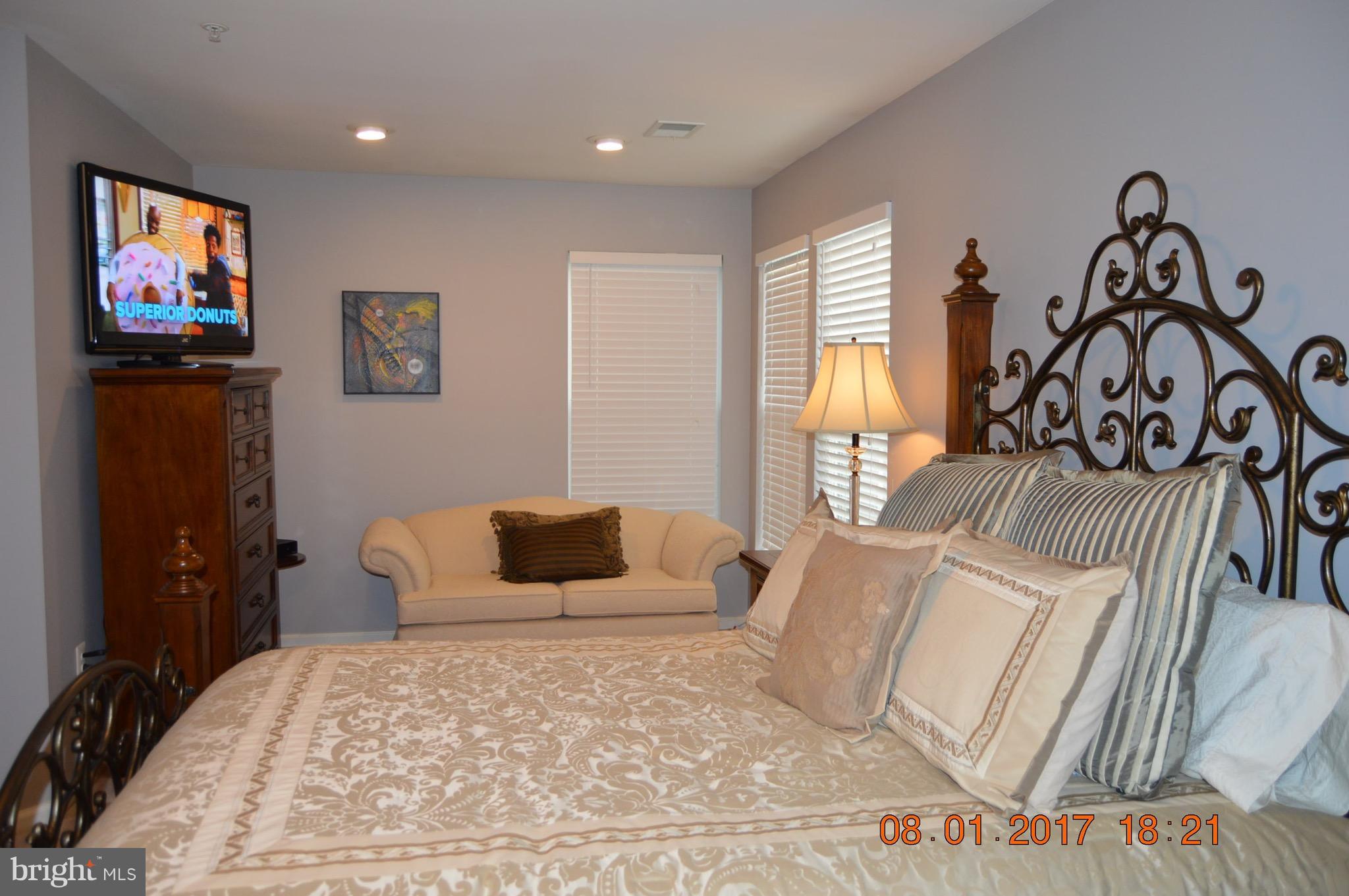 CROSS CREEK CLUB - Residential Lease