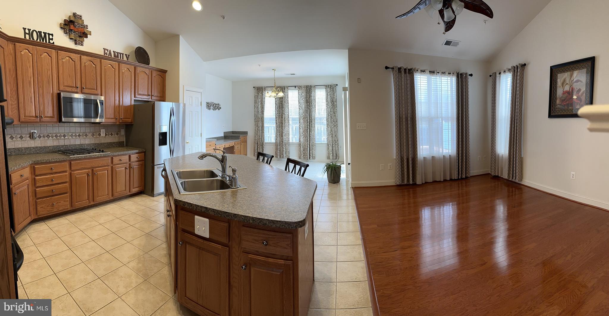 CENTRAL PARKE COLONIAL CHARLES - Residential