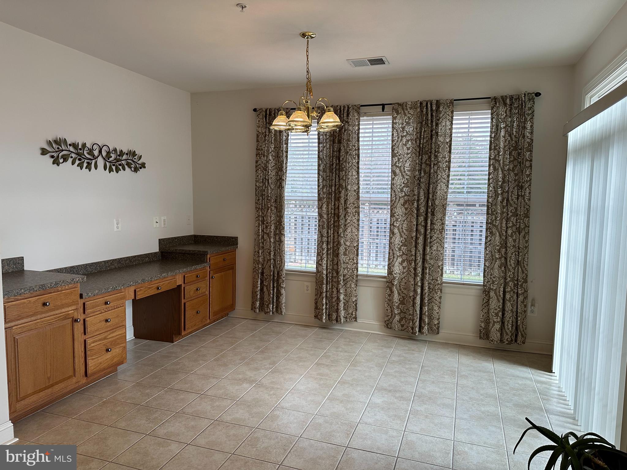 CENTRAL PARKE COLONIAL CHARLES - Residential