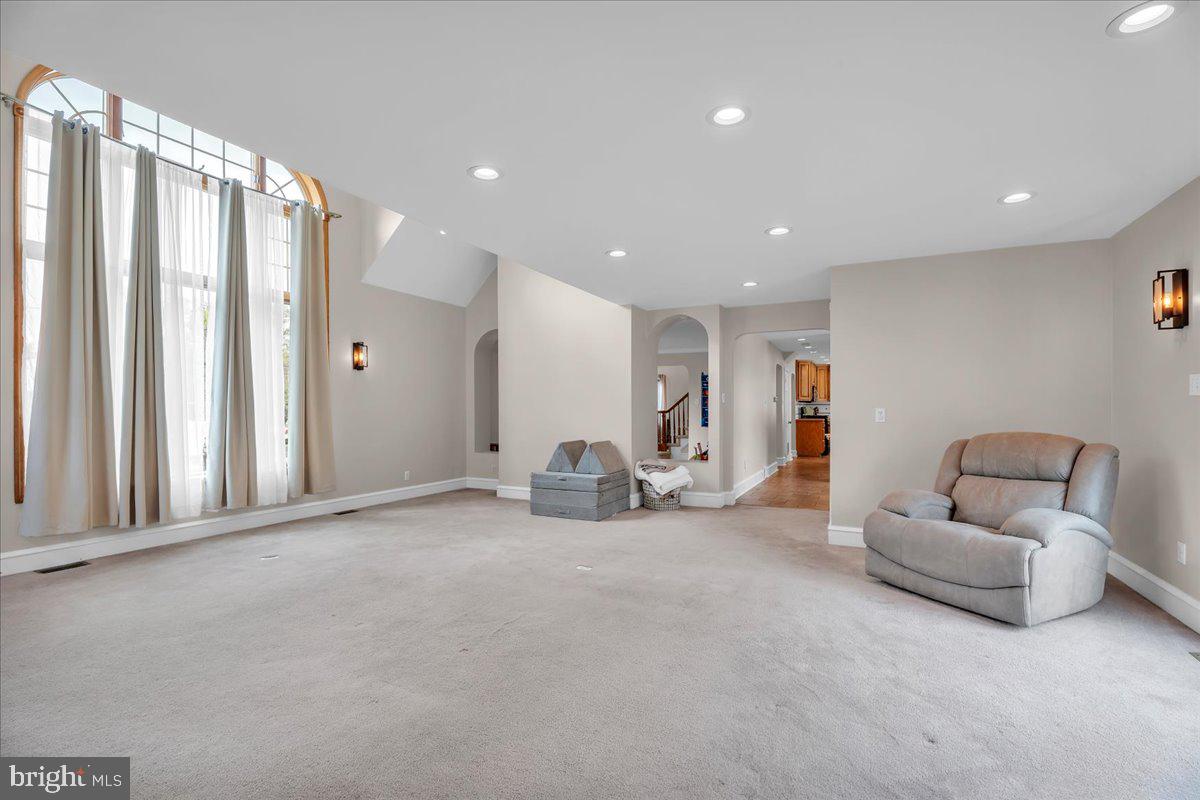 405 LINCOLN AVENUE