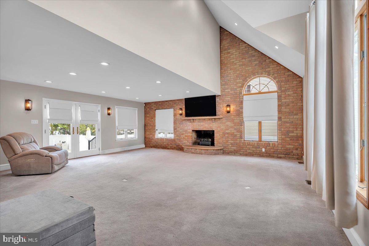 405 LINCOLN AVENUE