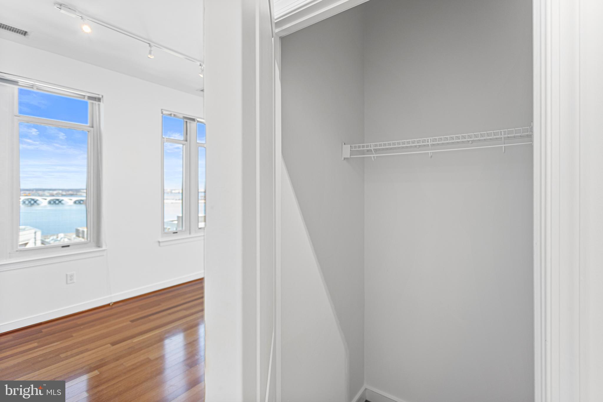 NATIONAL HARBOR - Residential Lease