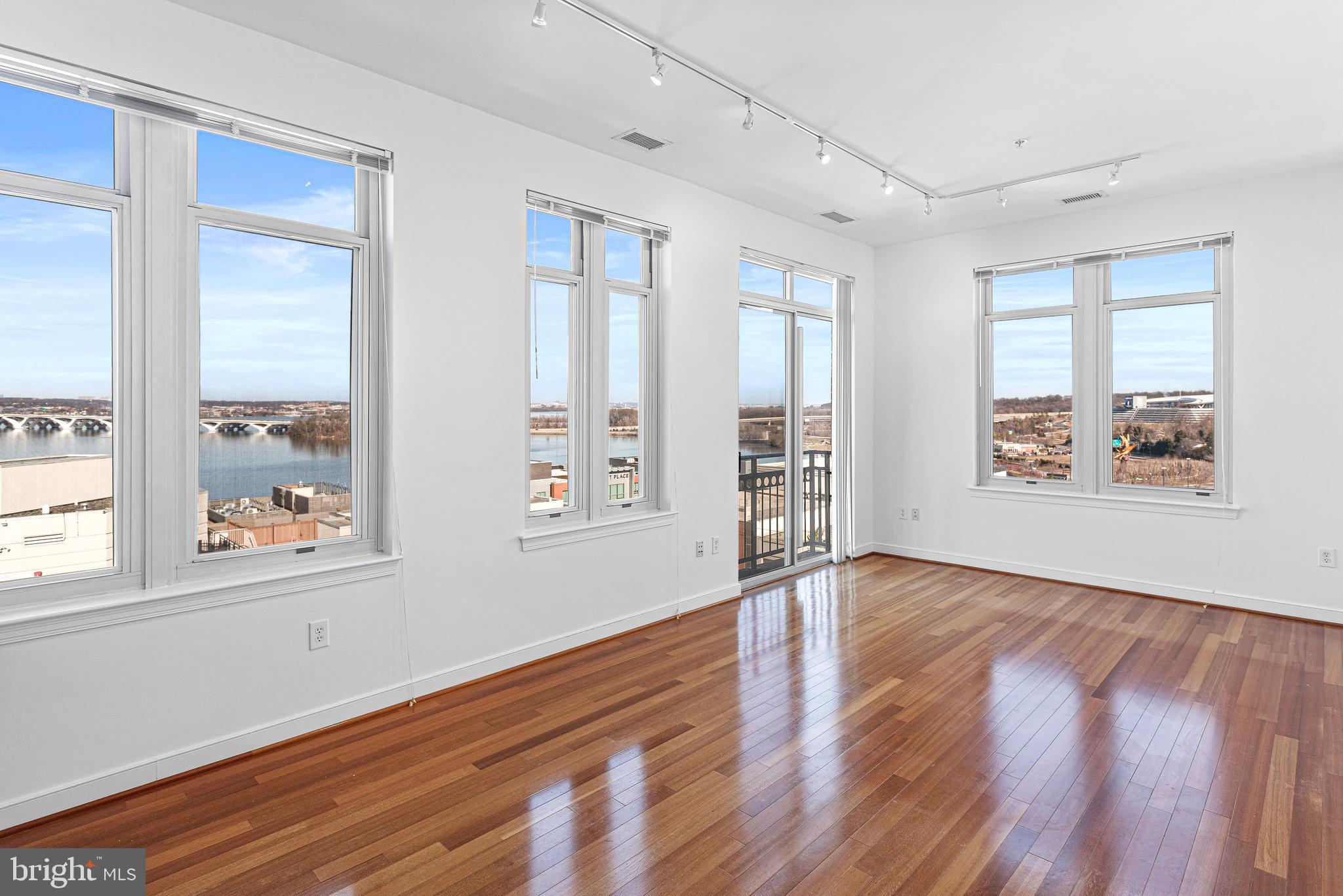 NATIONAL HARBOR - Residential Lease