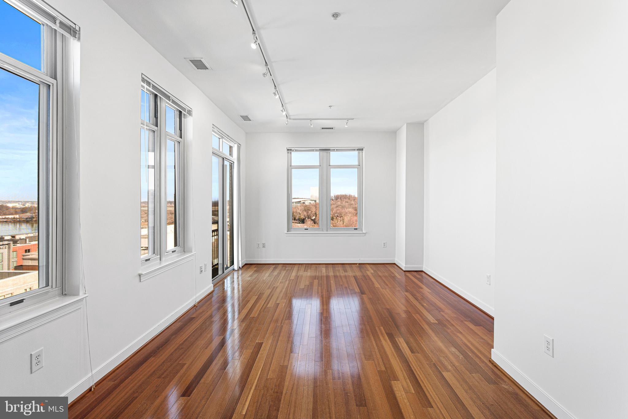 NATIONAL HARBOR - Residential Lease