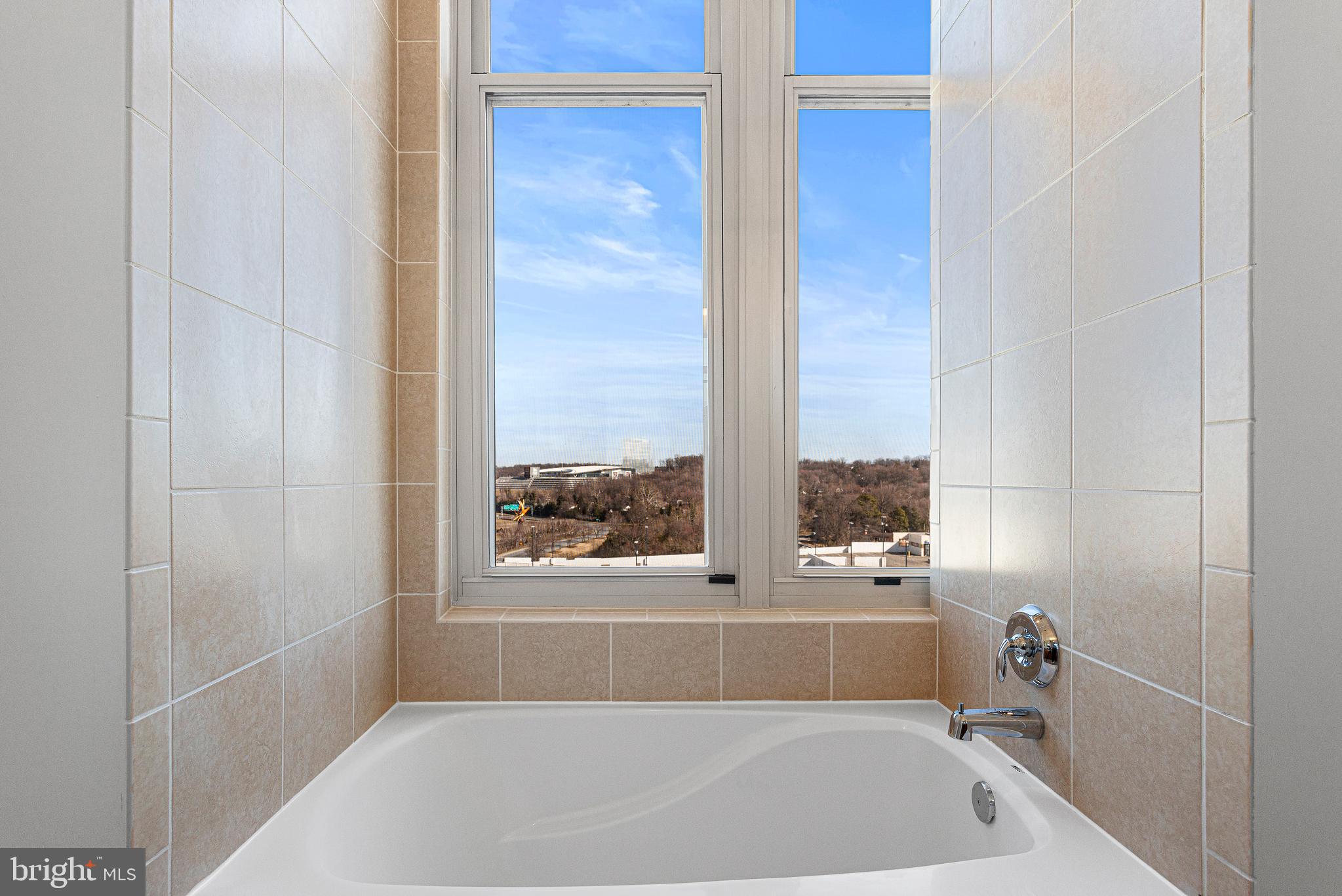 NATIONAL HARBOR - Residential Lease