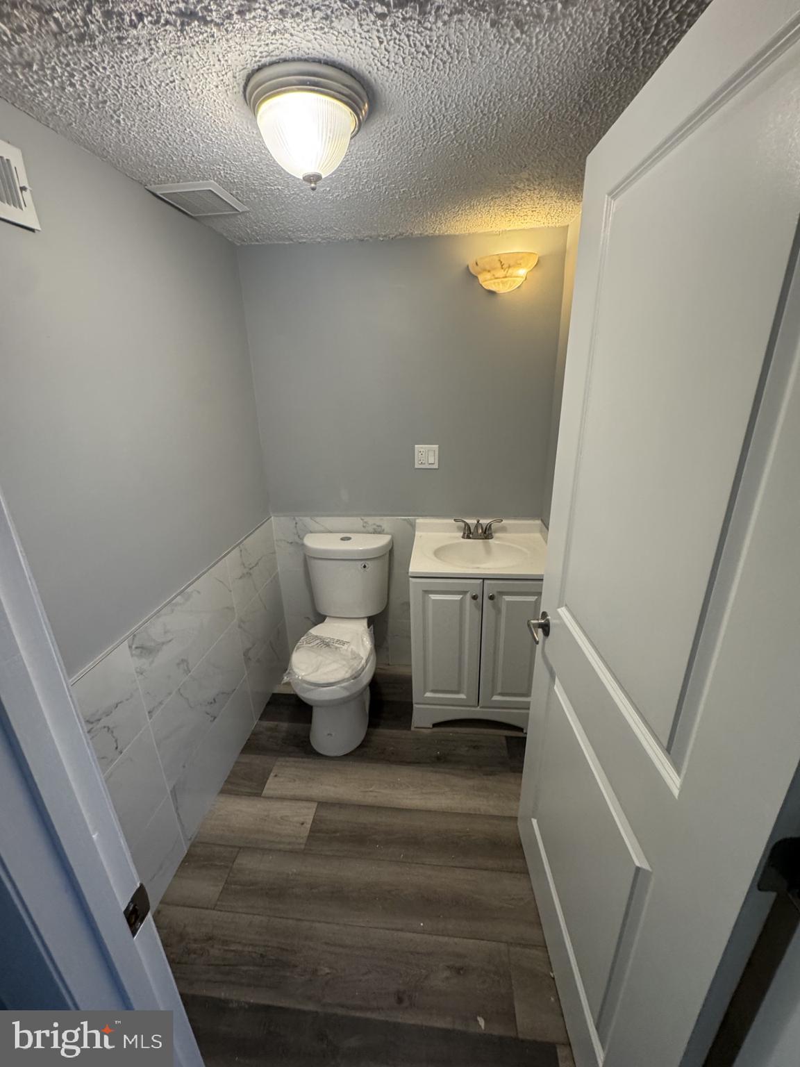 WAVERLY - Commercial Lease