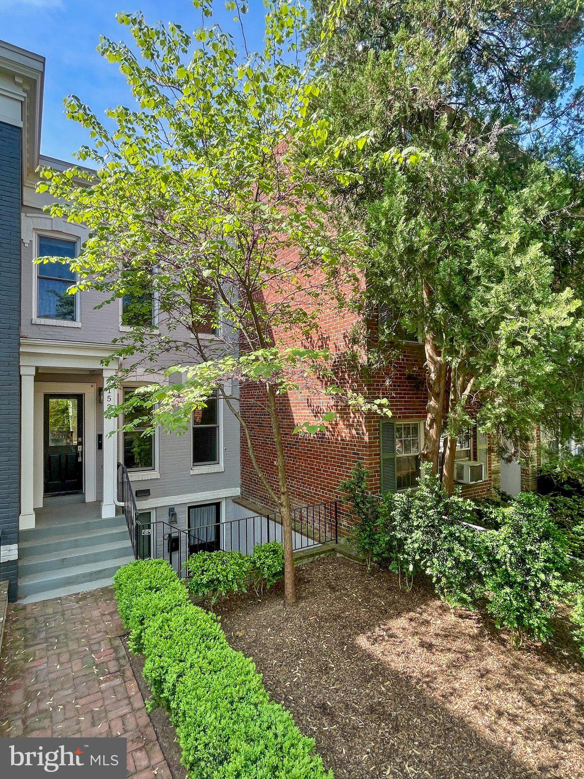 1525 E STREET SE