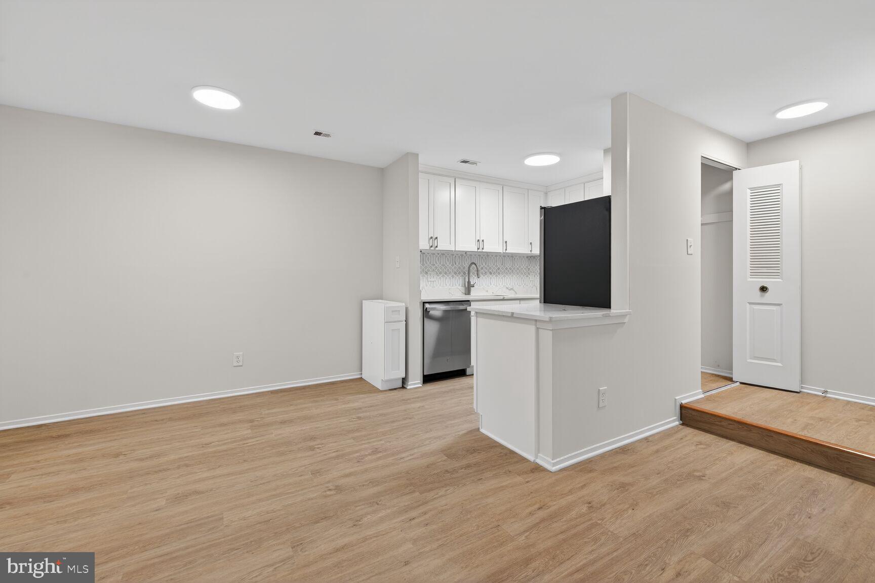 FARMINGDALE - Residential Lease