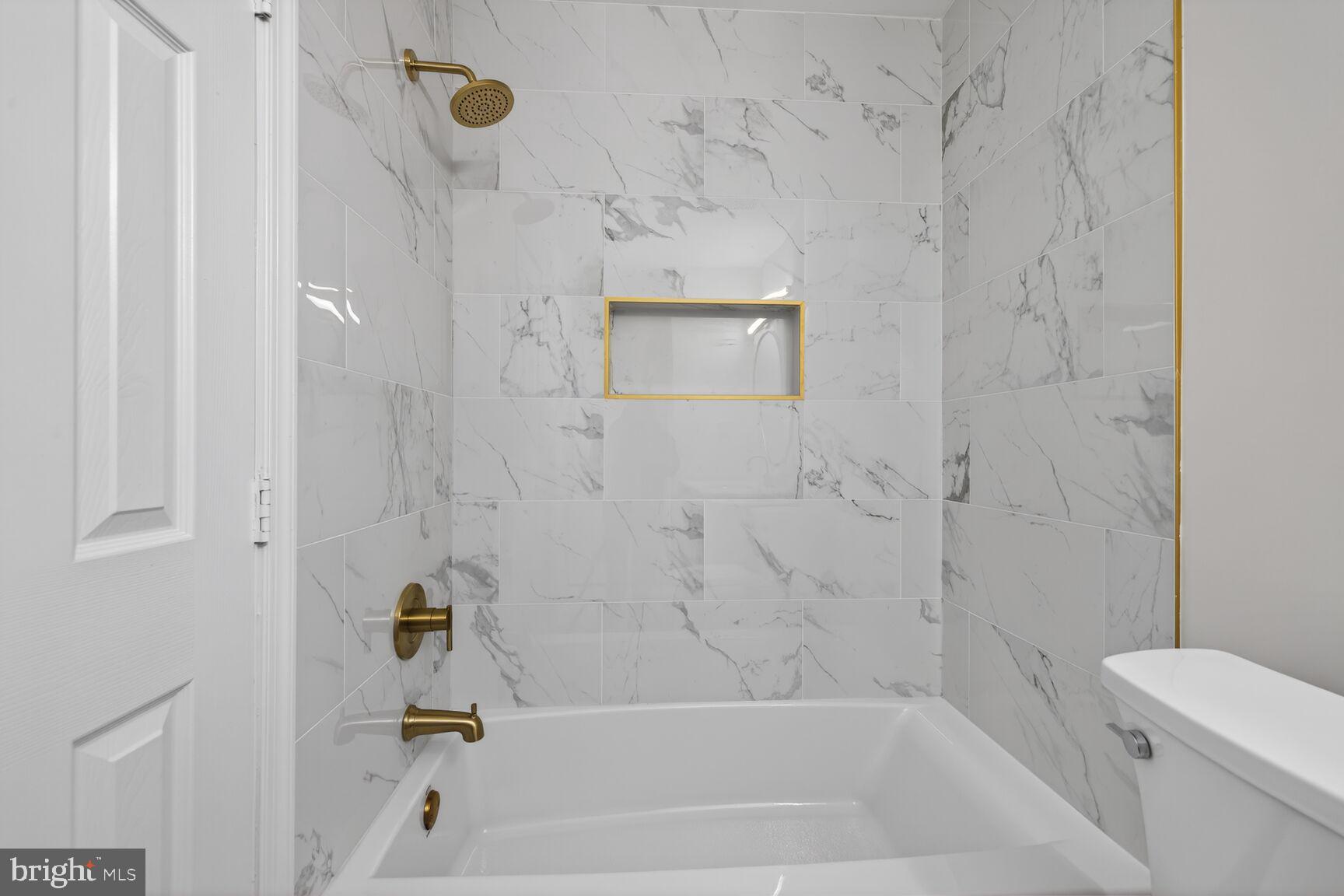 FARMINGDALE - Residential Lease