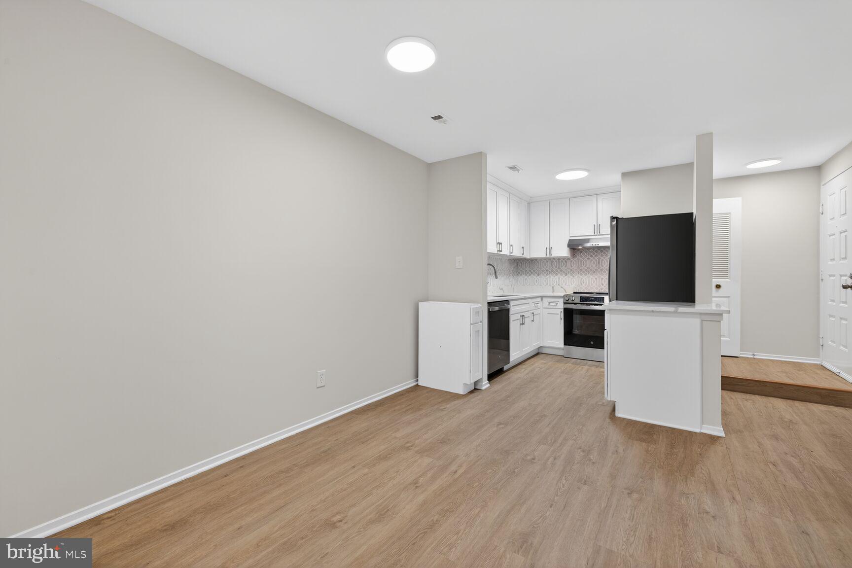 FARMINGDALE - Residential Lease