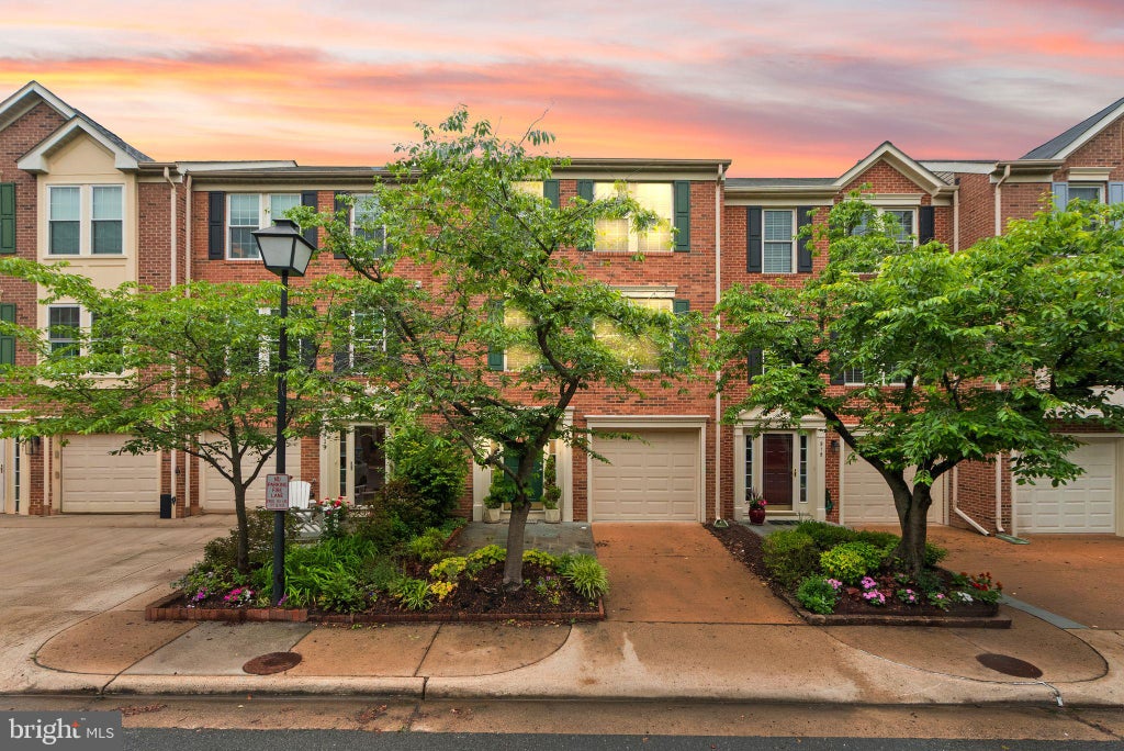 Photo of 917 Rolfe Place, ALEXANDRIA, VA 22314 (MLS # VAAX2063380)