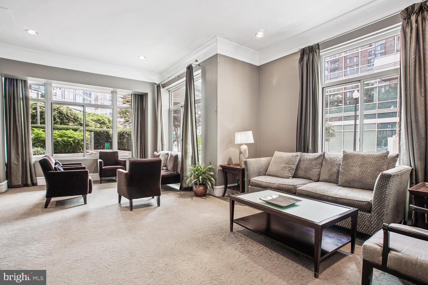 851 GLEBE N 2015