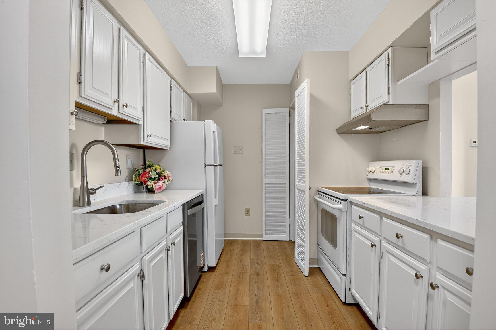 ENCORE OF MCLEAN - Residential