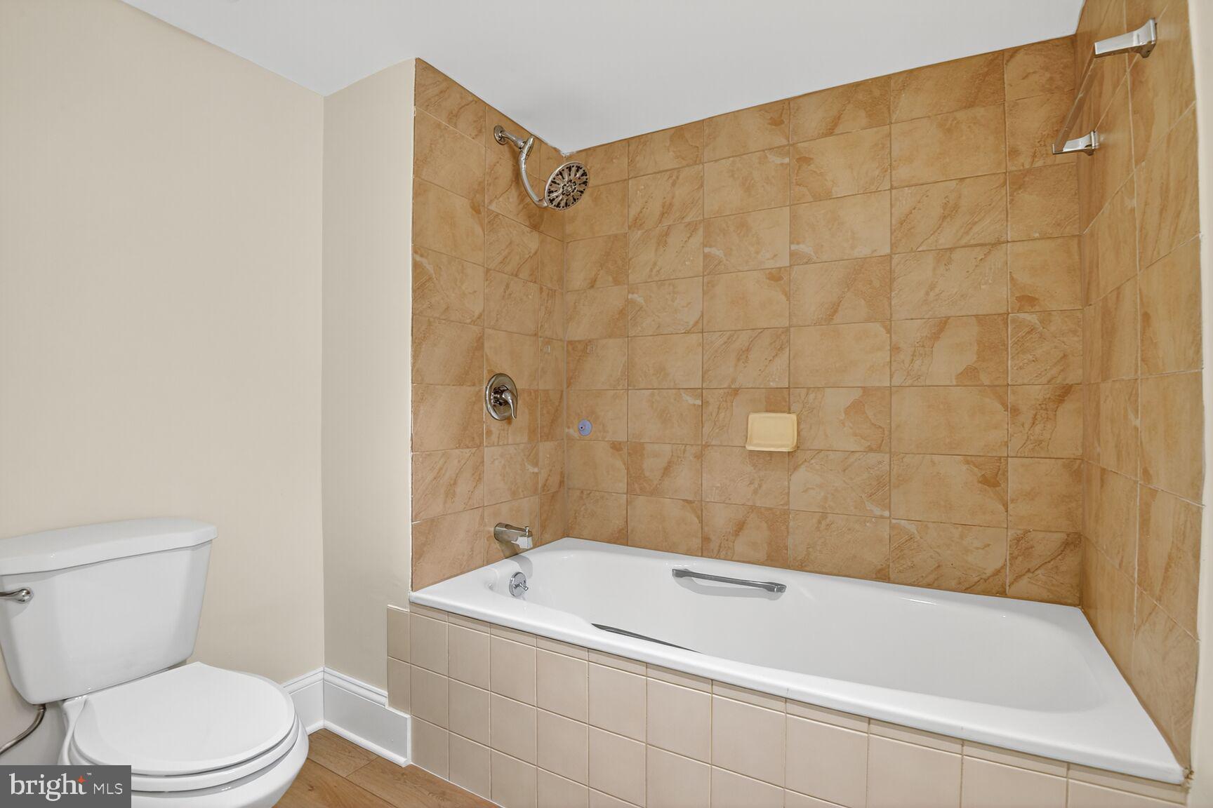 ENCORE OF MCLEAN - Residential