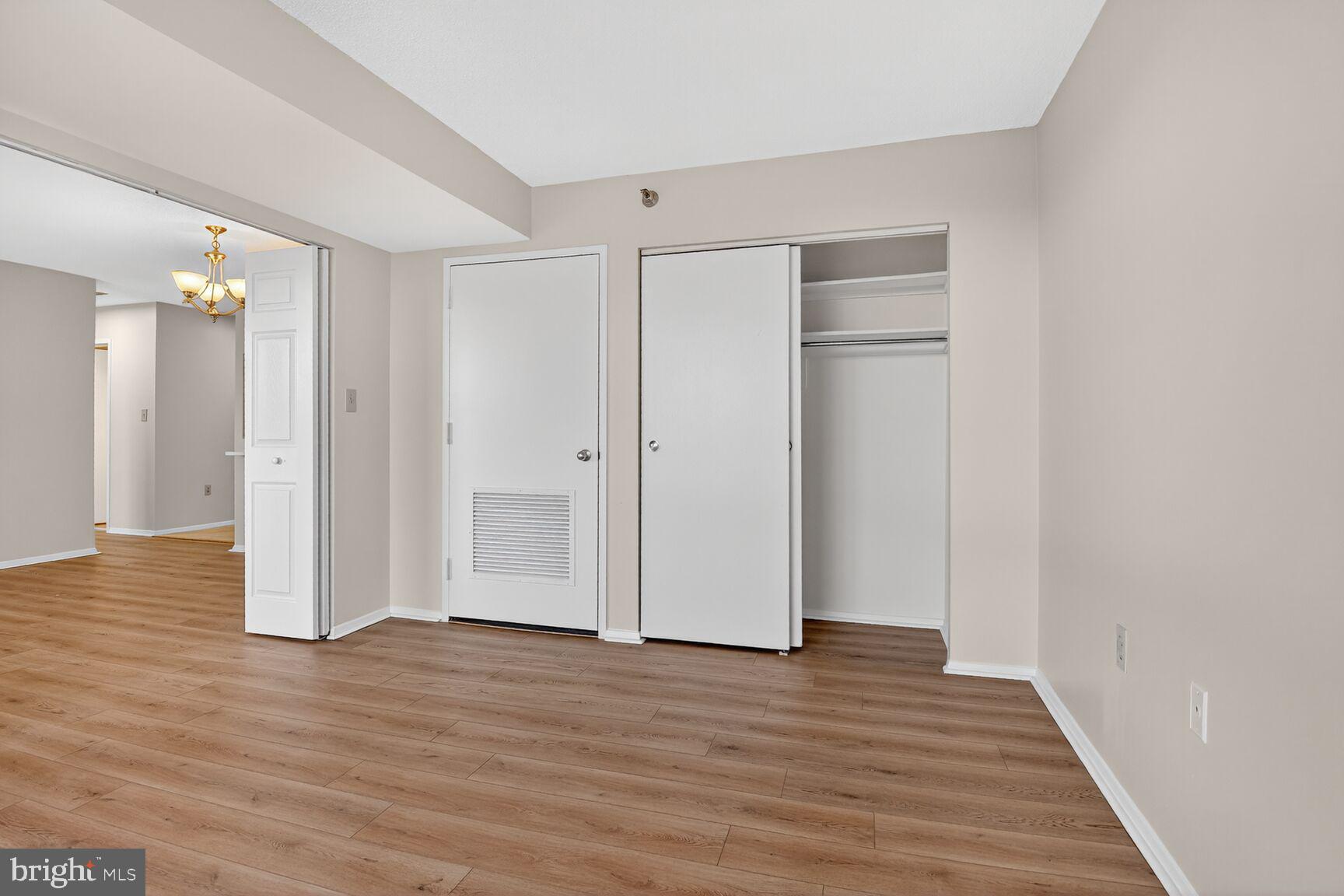 ENCORE OF MCLEAN - Residential