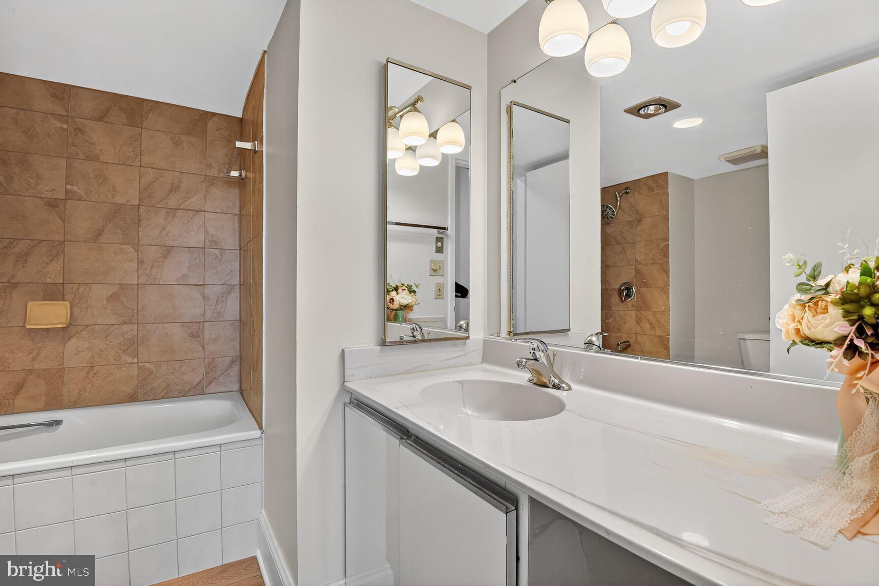 ENCORE OF MCLEAN - Residential