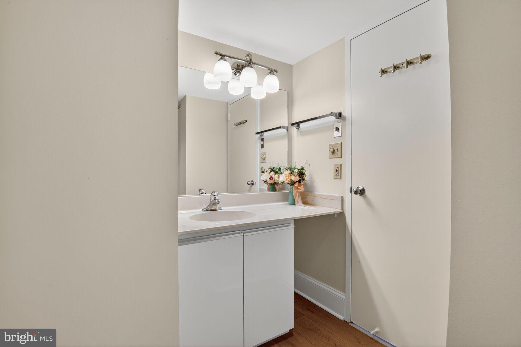 ENCORE OF MCLEAN - Residential