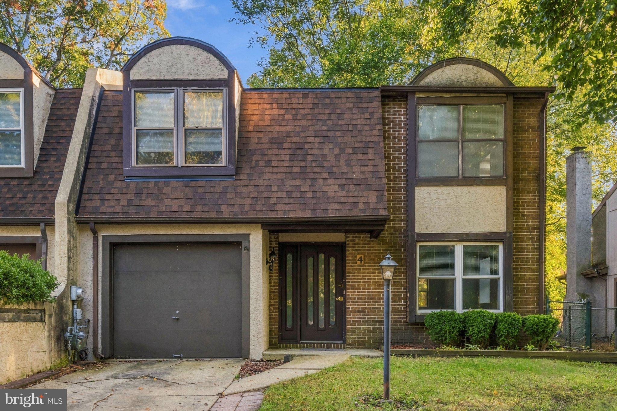 4 GOSHAWK COURT
