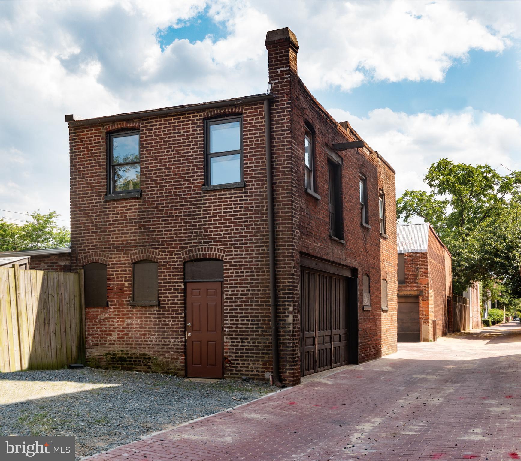 CAPITOL HILL - Residential Income