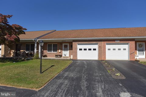 Photo of 18010 Par Three Drive, HAGERSTOWN, MD 21740 (MLS # MDWA2032274)