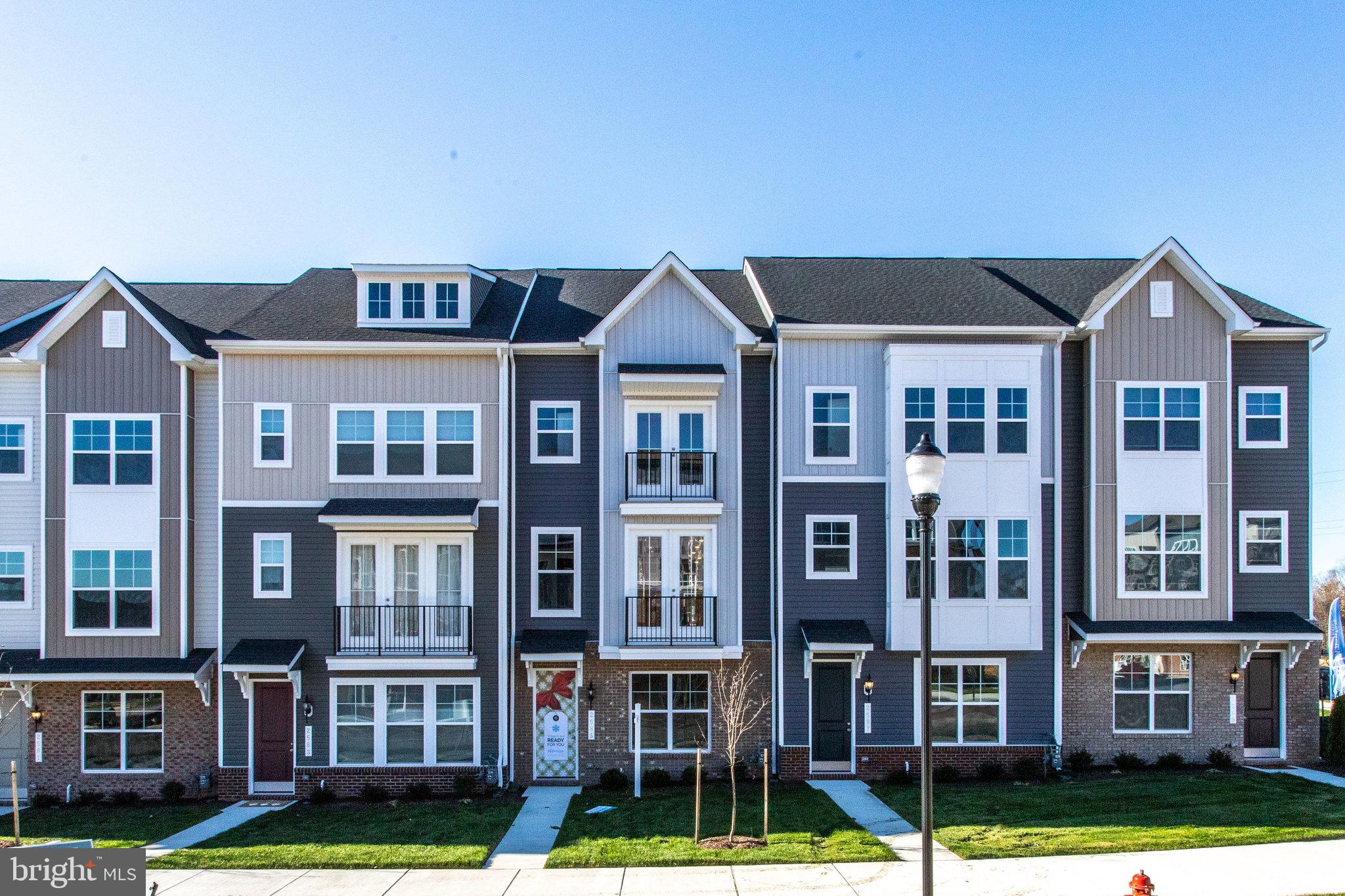 TOWNS AT MARKET COMMONS - Residential