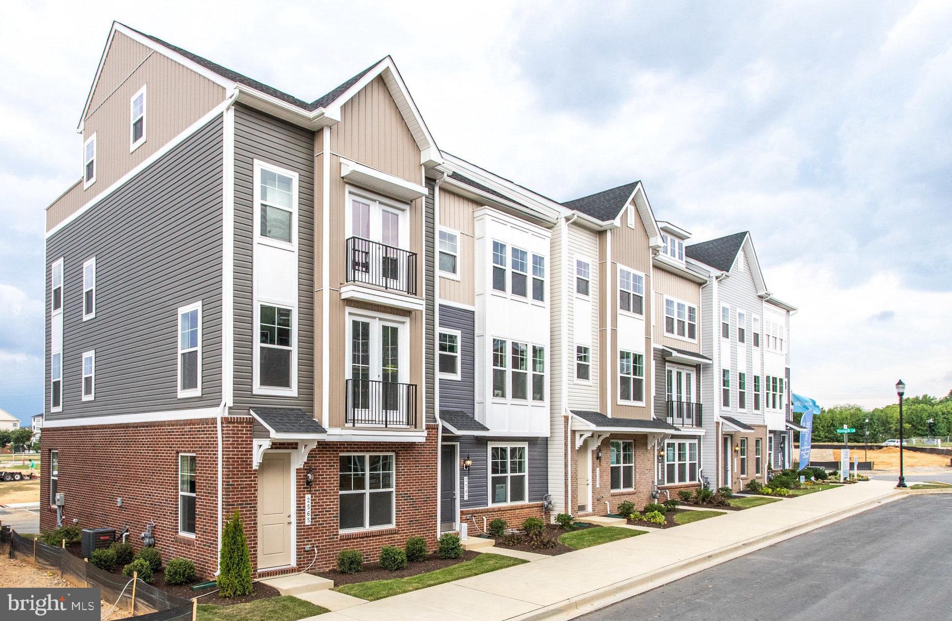 TOWNS AT MARKET COMMONS - Residential