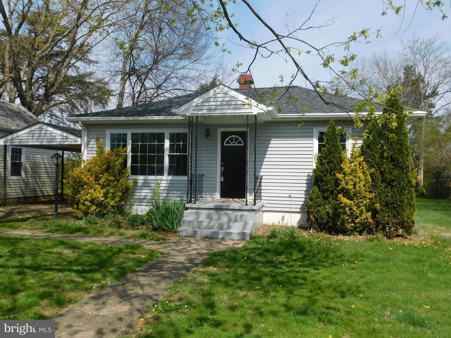 Adorable single family home conveniently located close to downtown & shopping. Hardwood floors throughout house. Large 1/2 acre flat lot, w/ 1 large shed (w/ siding that matches house) fencing in back, & a Carport on the side.