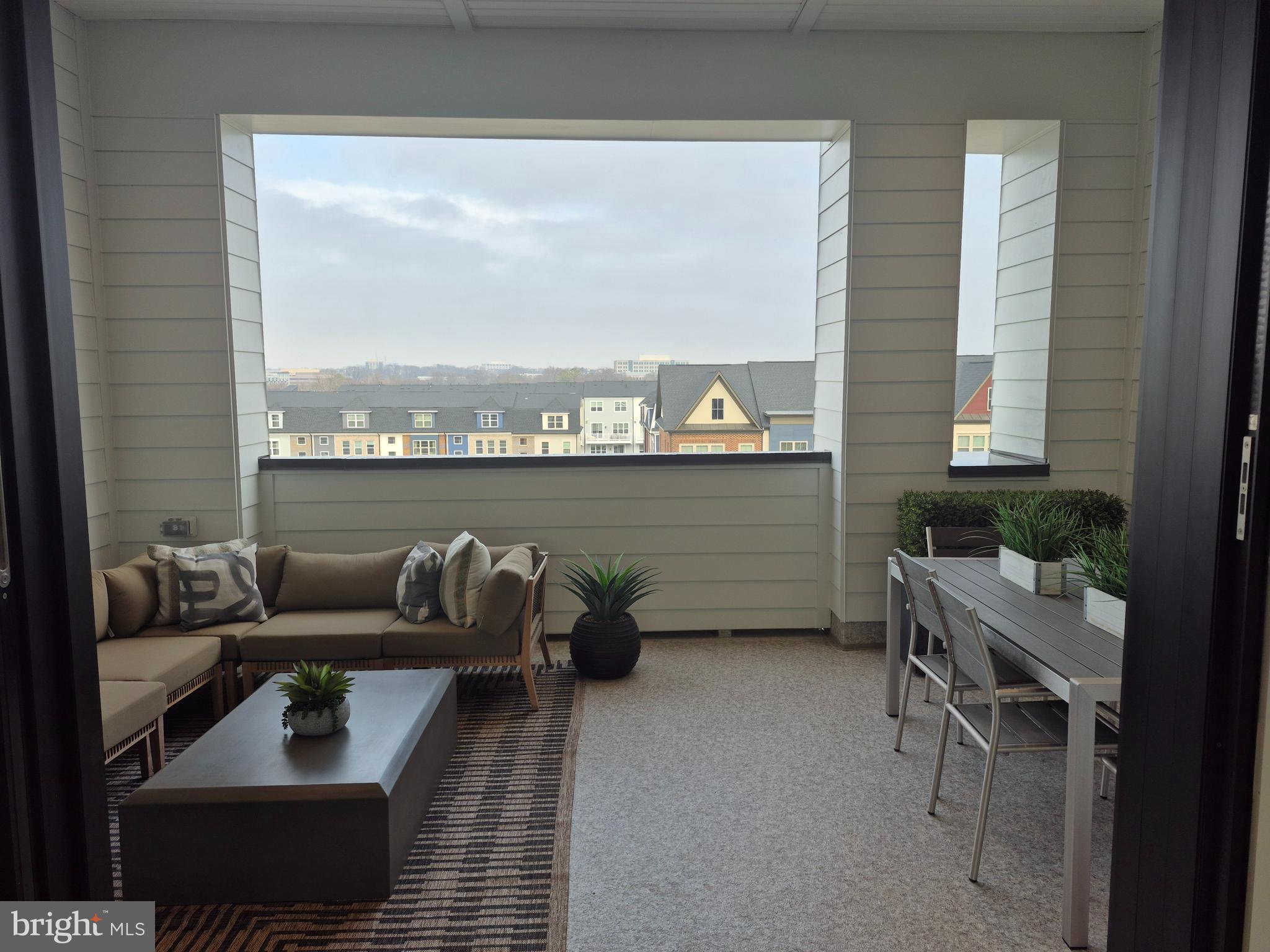 ROCKVILLE - Residential