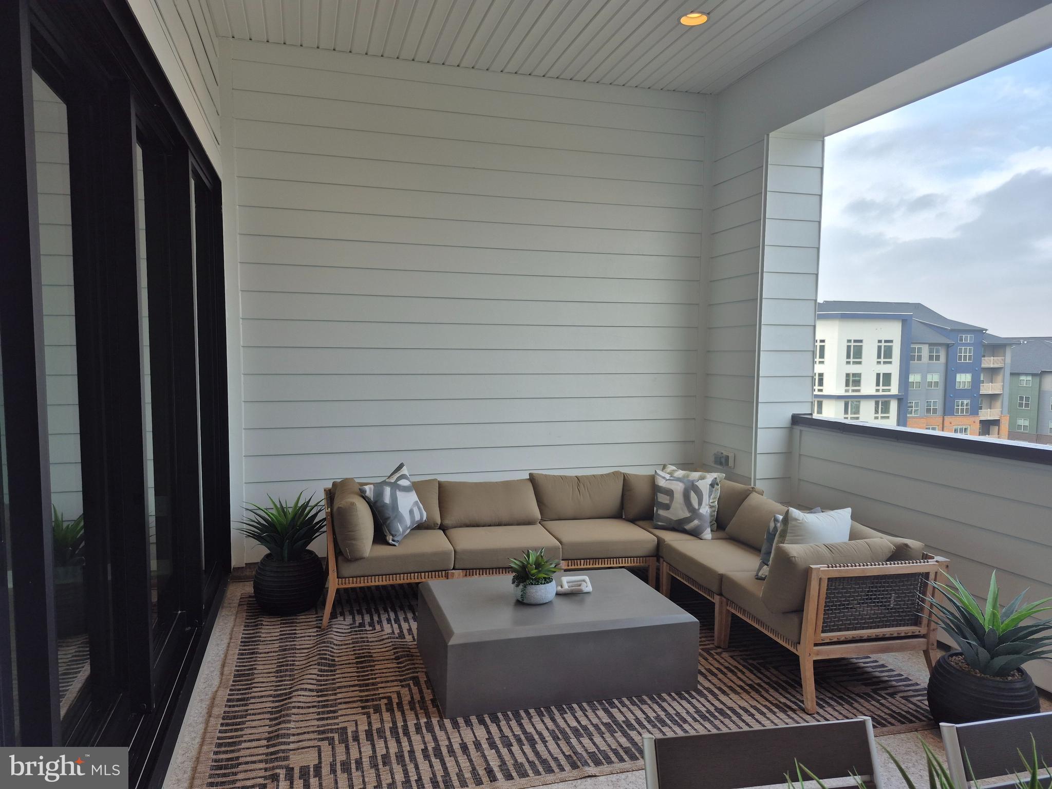 ROCKVILLE - Residential