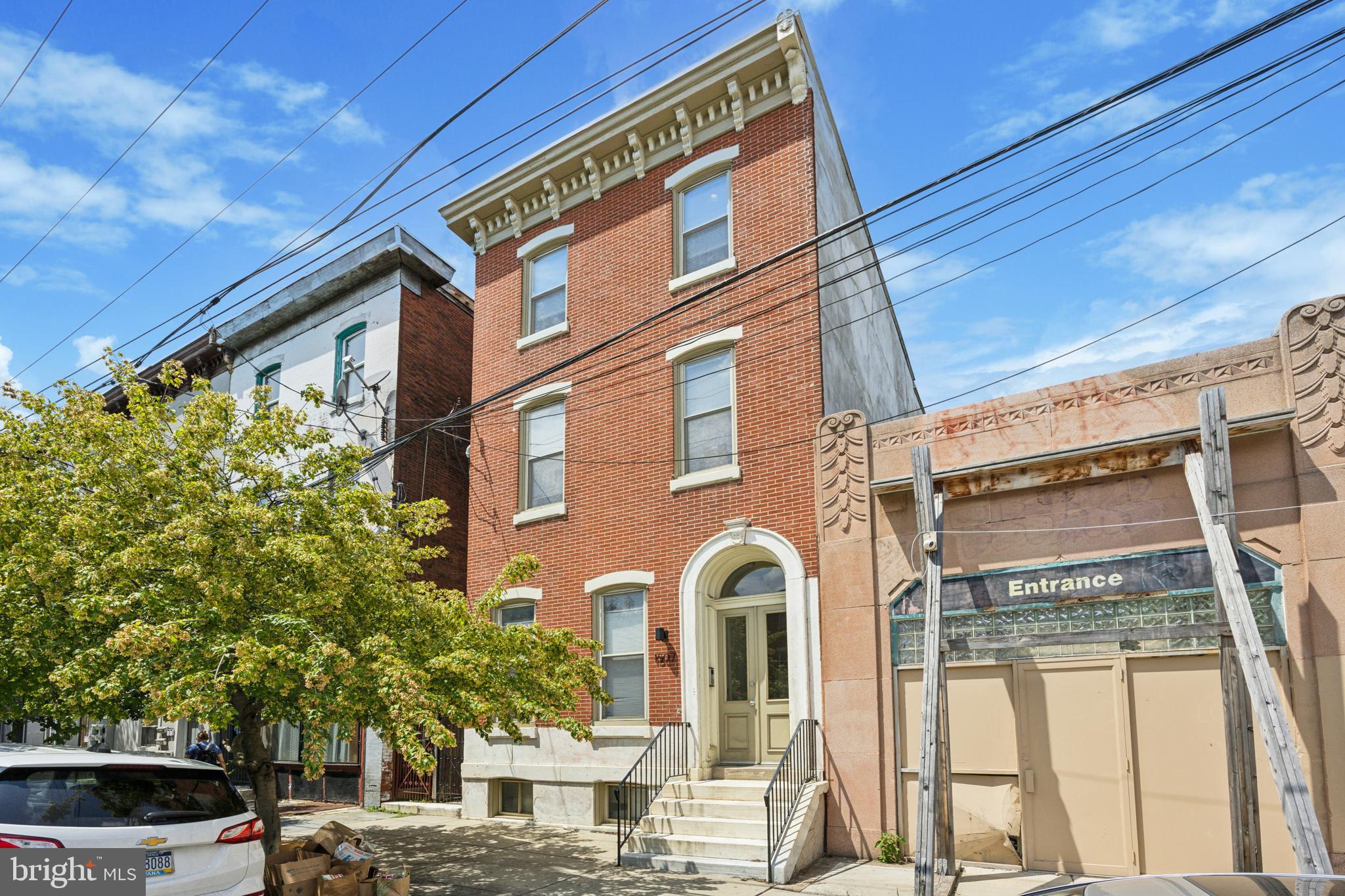 1507 Fairmount Ave., a 5-unit apartment building in the heart of Fairmount. The property was fully renovated in 2011, featuring new kitchens with stainless steel appliances, granite counters & new cabinets; tile surround baths; new flooring throughout; and all new systems. The unit mix consists of (2) 2 bed/ 1 bath units and (3) 1 bed/ 1 bath units, all of which are self-contained. The property presents a turn-key investment opportunity with a value-add play as there is room to increase the rents. Located in the Fairmount section of Philadelphia, the site is in a very desirable area with easy access to Center City, the Art Museum, I-676, and public transportation via the Broad St line and many bus routes. Over the past couple of years Fairmount has experienced a tremendous amount of development, with new apartments and new retailers coming to the bustling commercial corridors of N. Broad St., Spring Garden St., and Fairmount Ave.