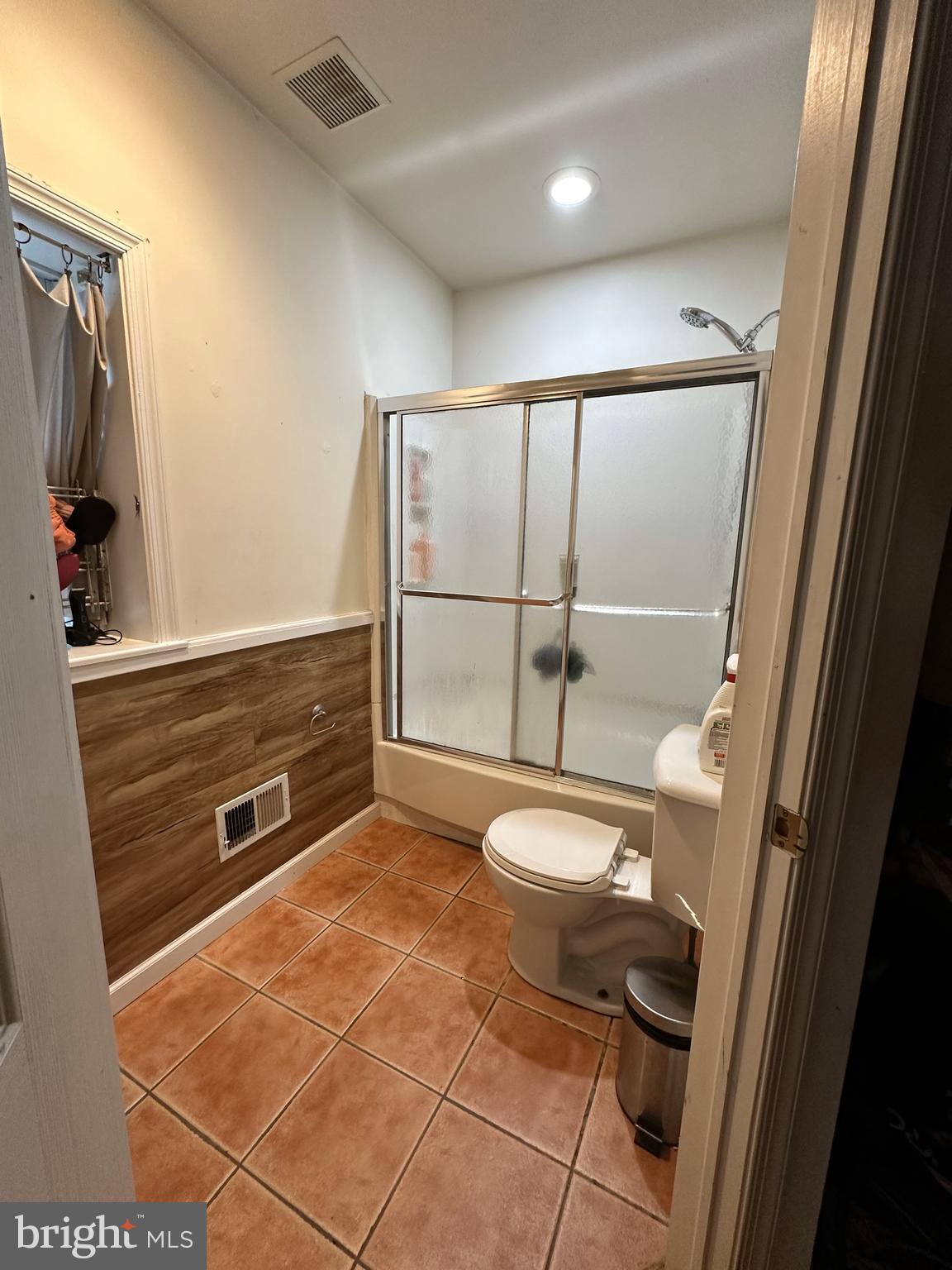 1541 W THOMPSON STREET