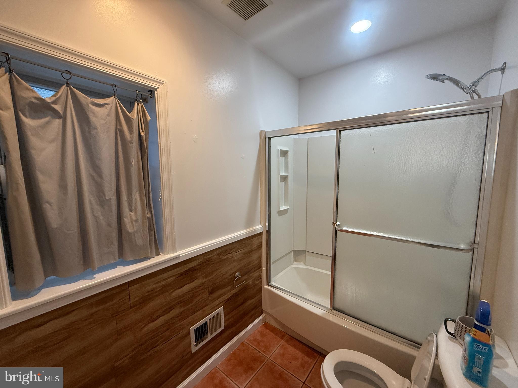 1541 W THOMPSON STREET