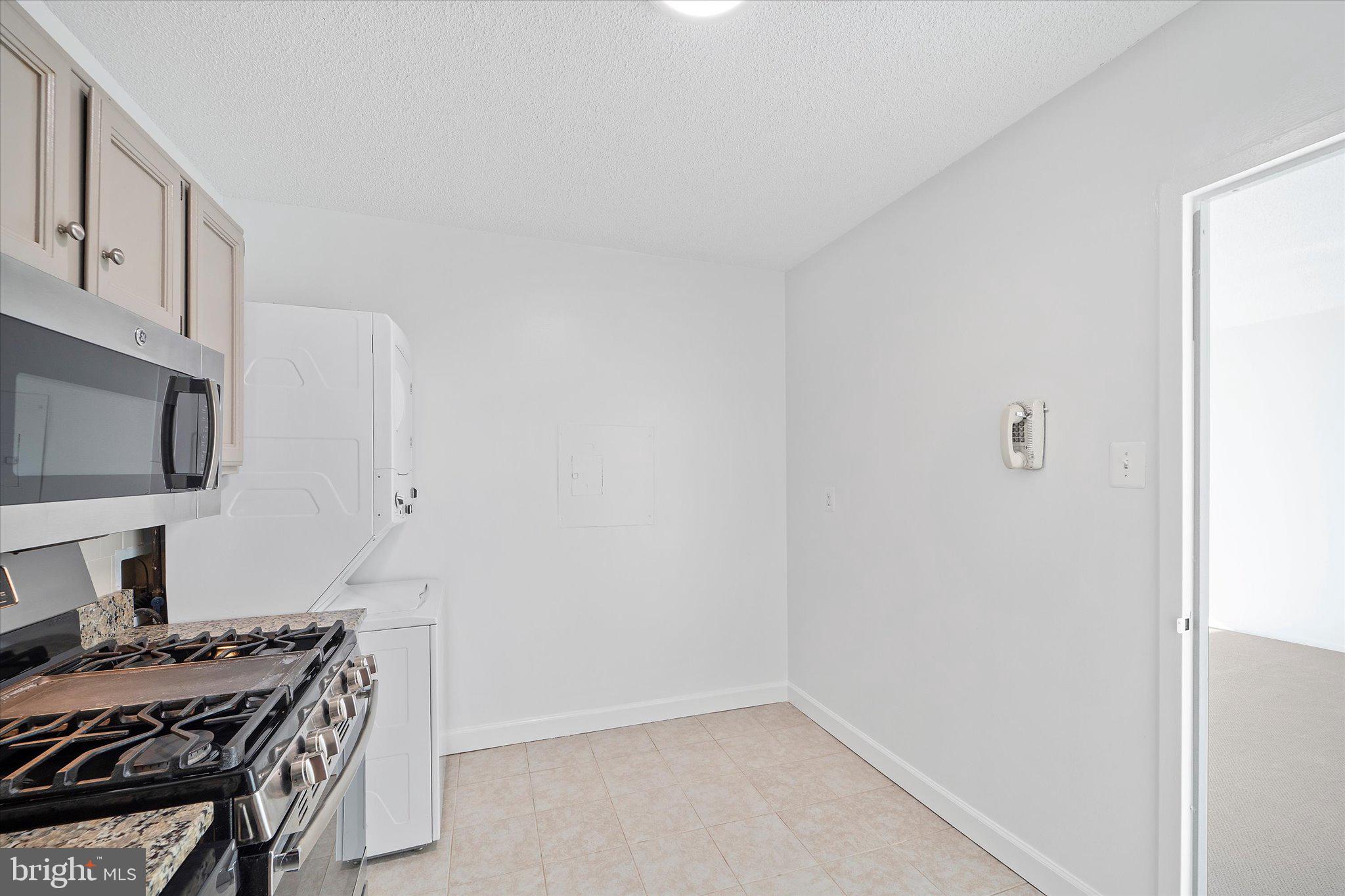 SKYLINE PLAZA - Residential Lease