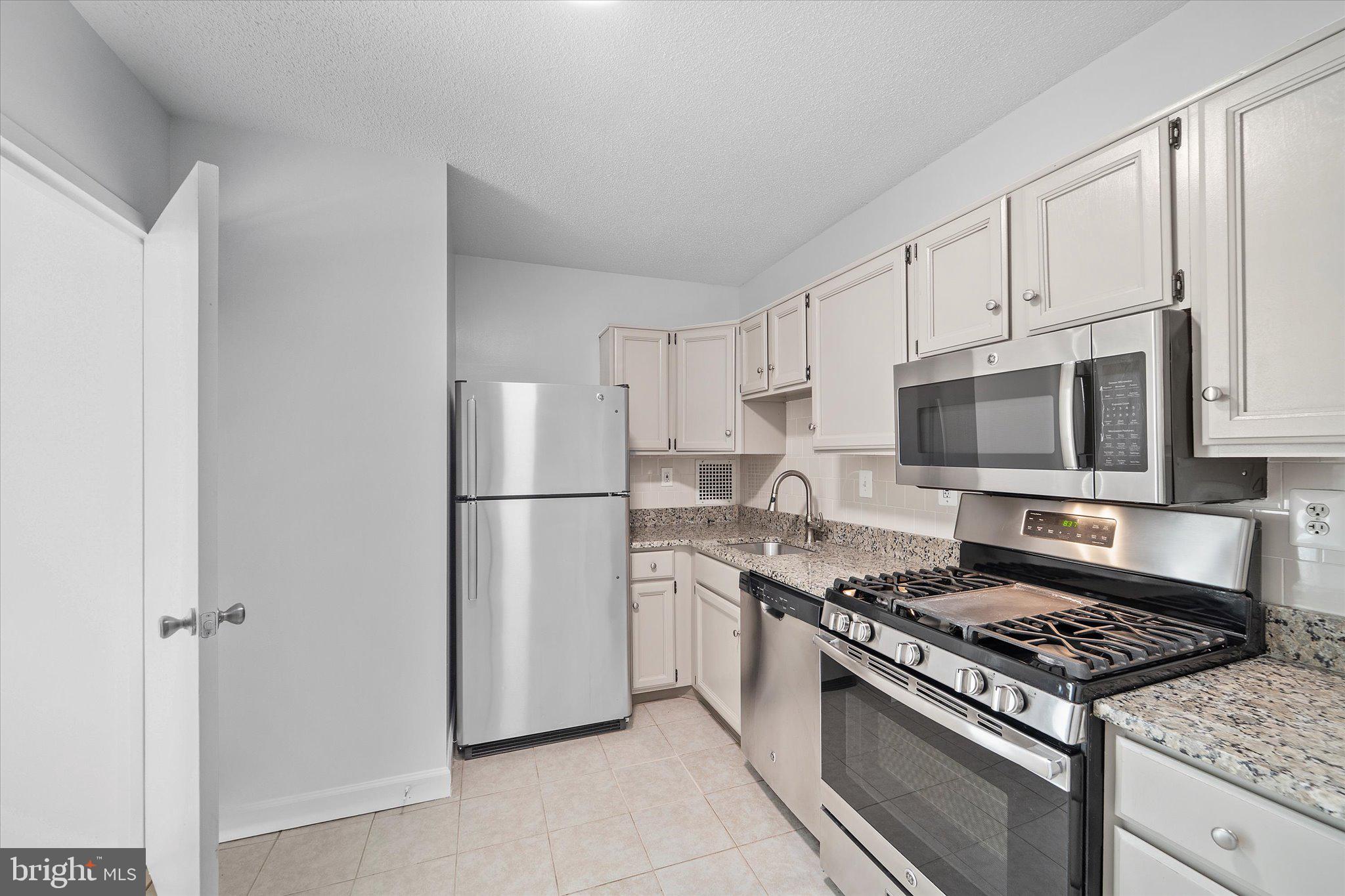 SKYLINE PLAZA - Residential Lease