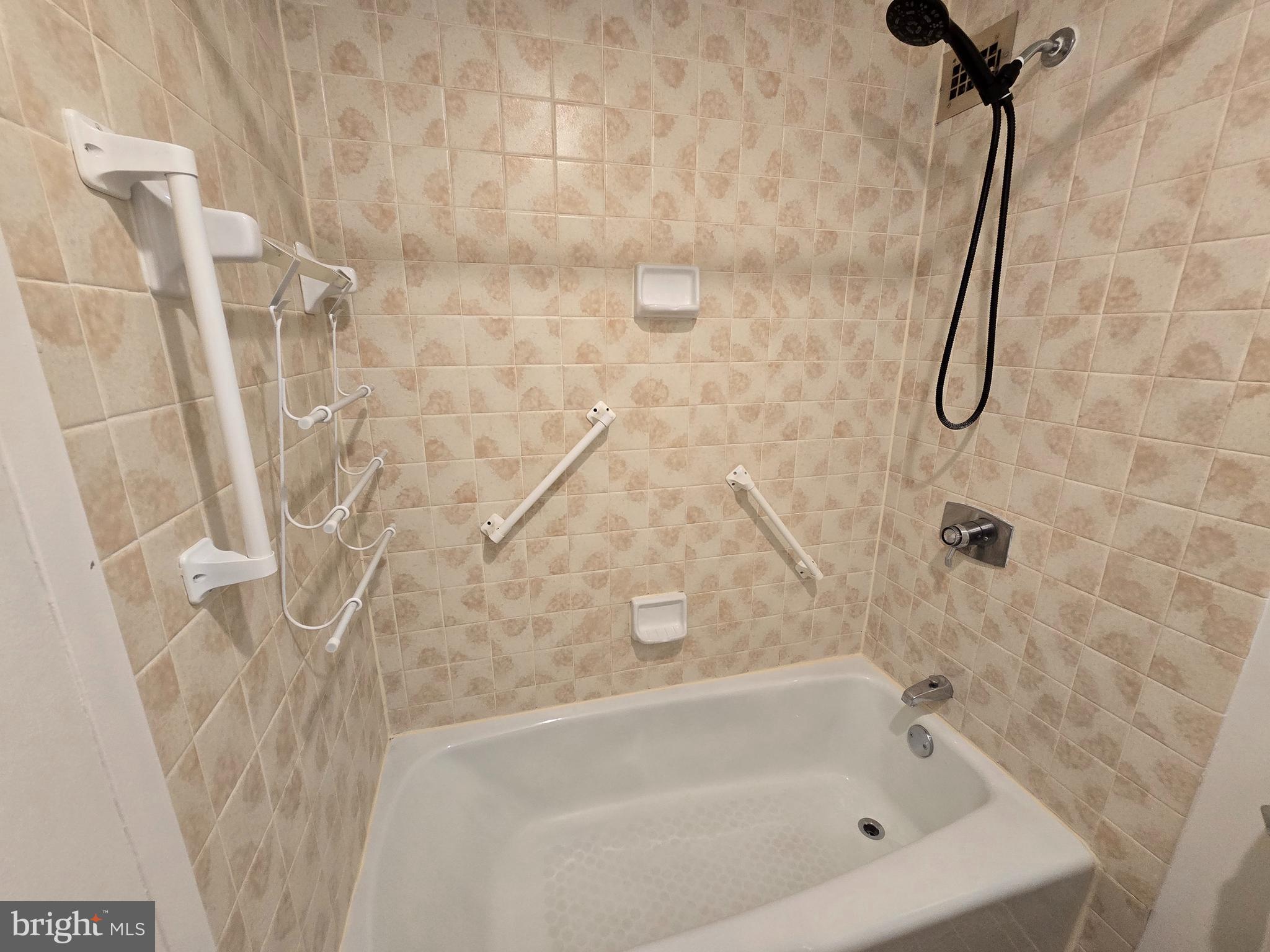 SKYLINE PLAZA - Residential Lease