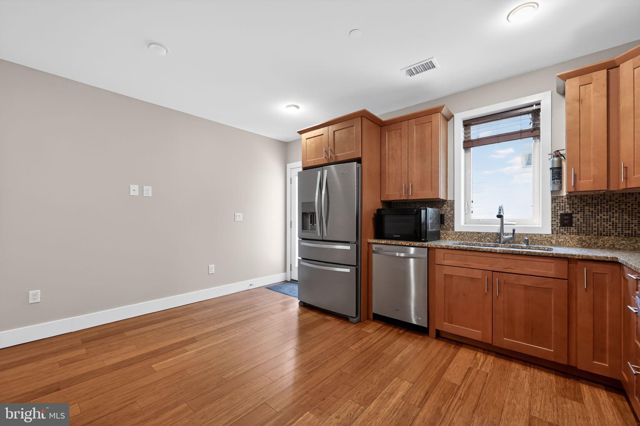 EAST KENSINGTON - Residential