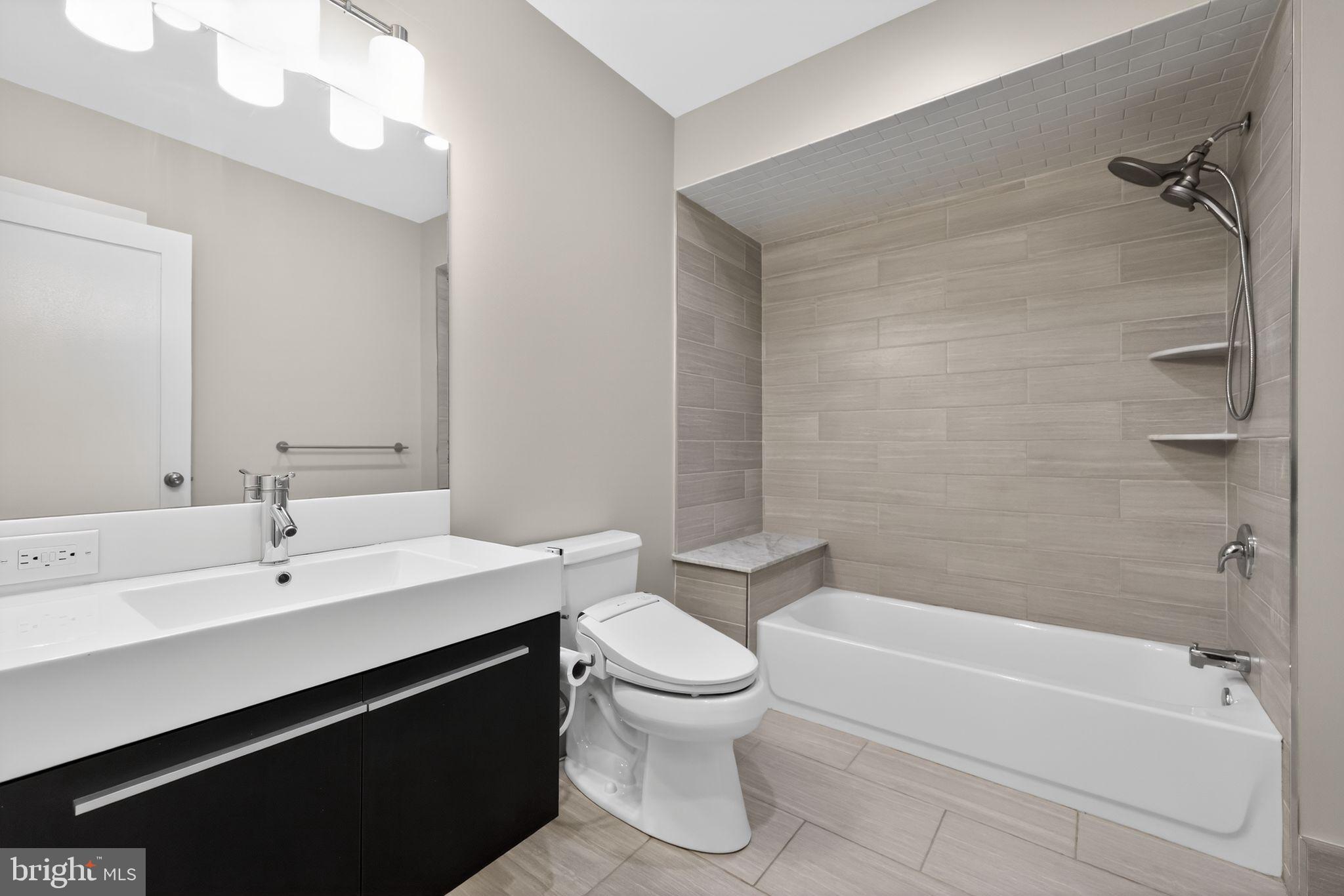 EAST KENSINGTON - Residential