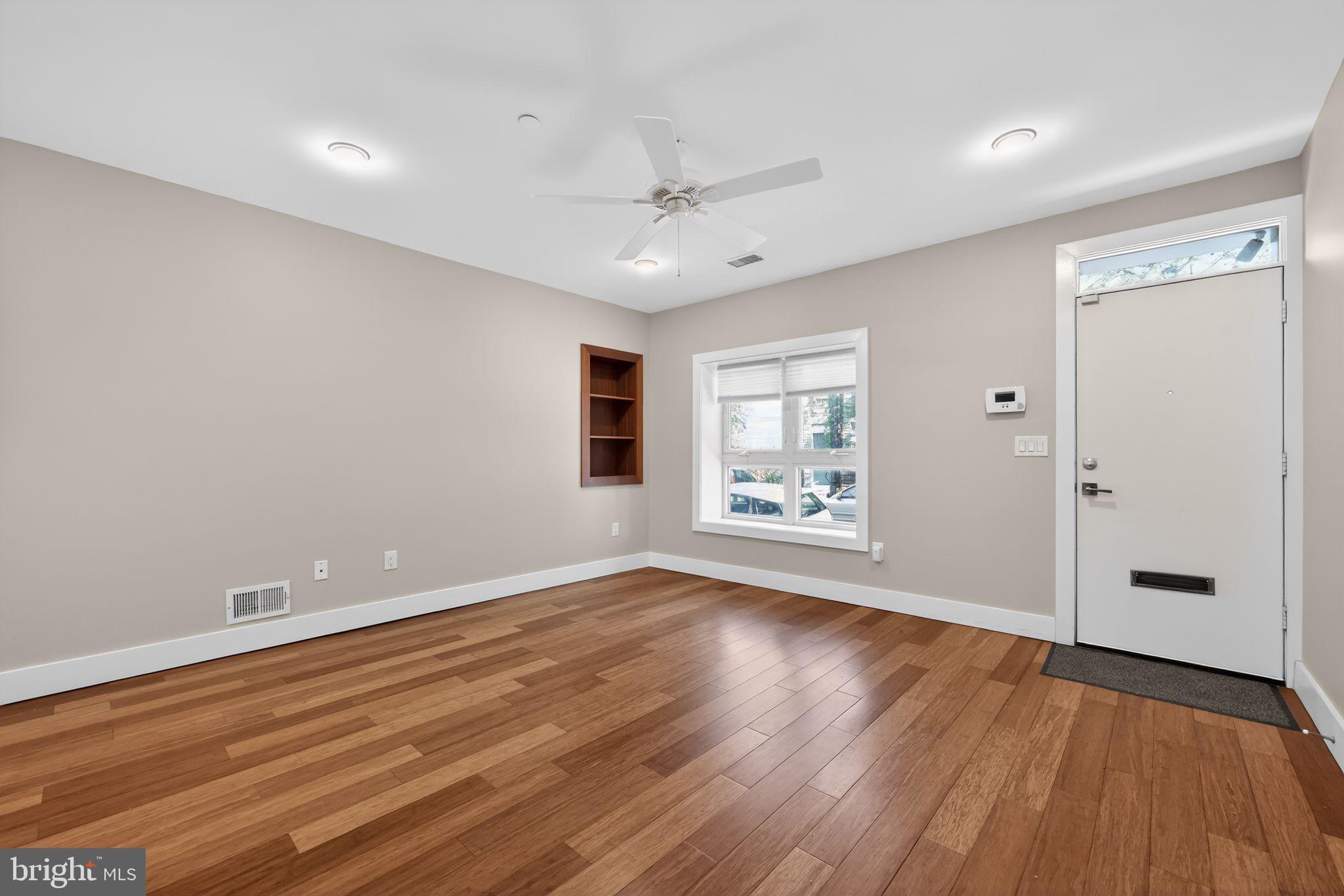 EAST KENSINGTON - Residential