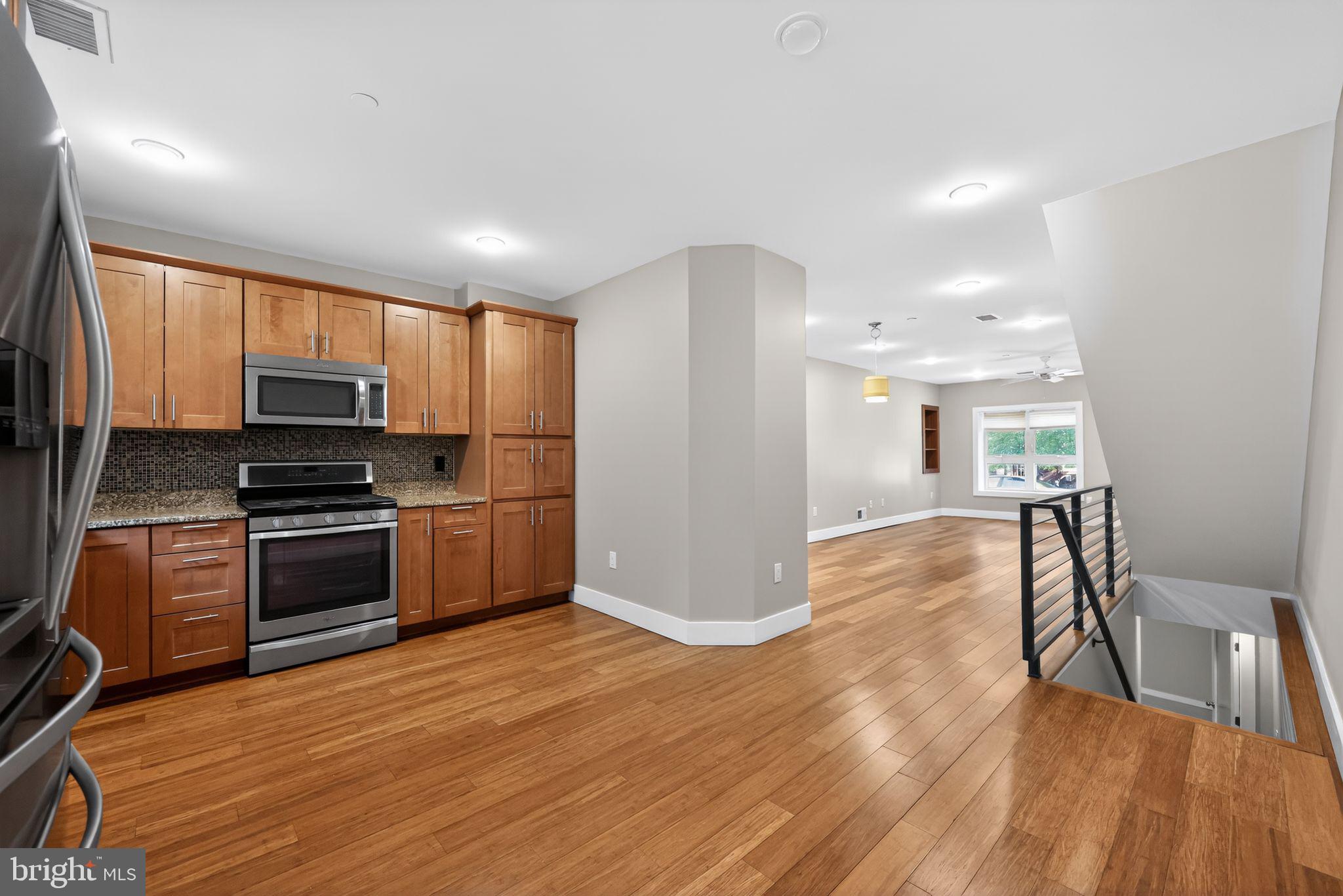 EAST KENSINGTON - Residential