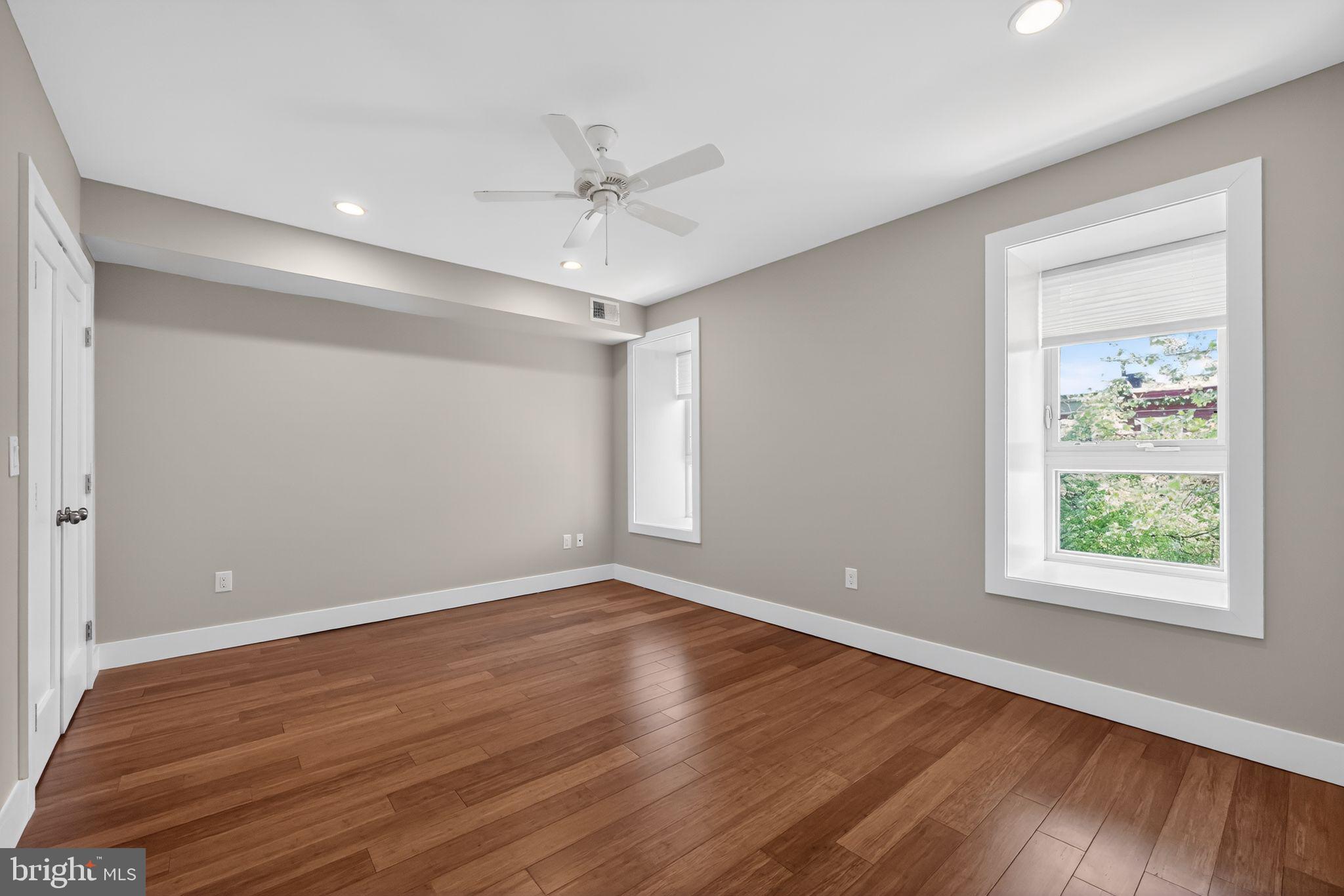 EAST KENSINGTON - Residential
