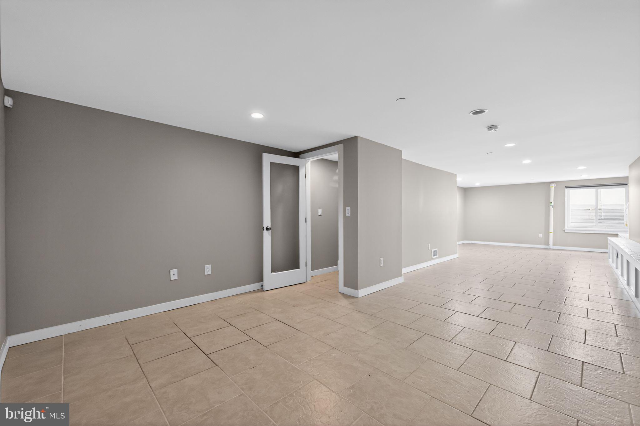 EAST KENSINGTON - Residential